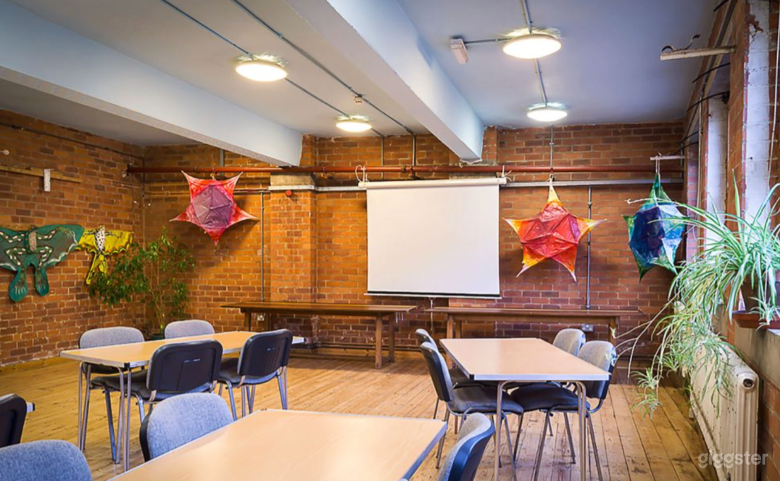 Relaxed Canal Side Room Photo 1