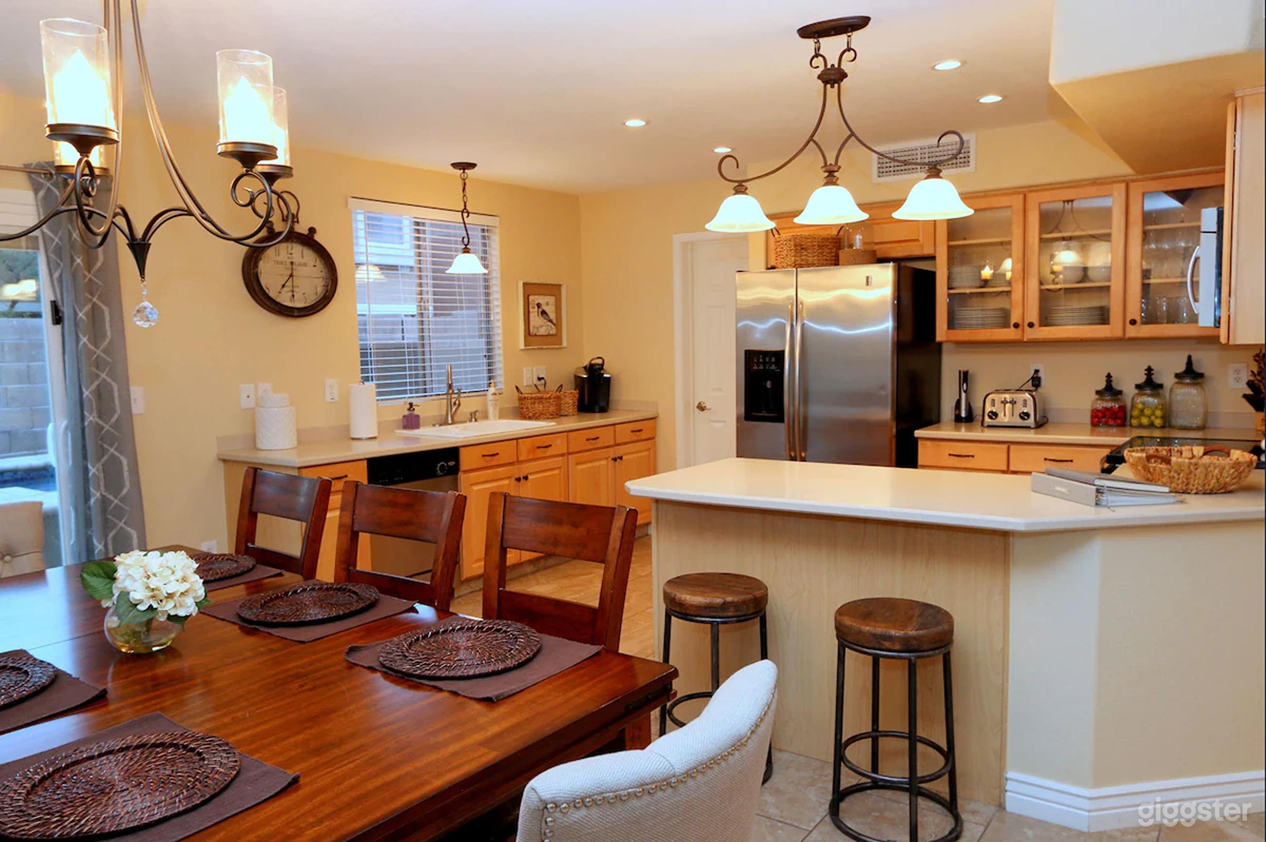 Luxurious 4-BR Desert Ridge Home Photo 4