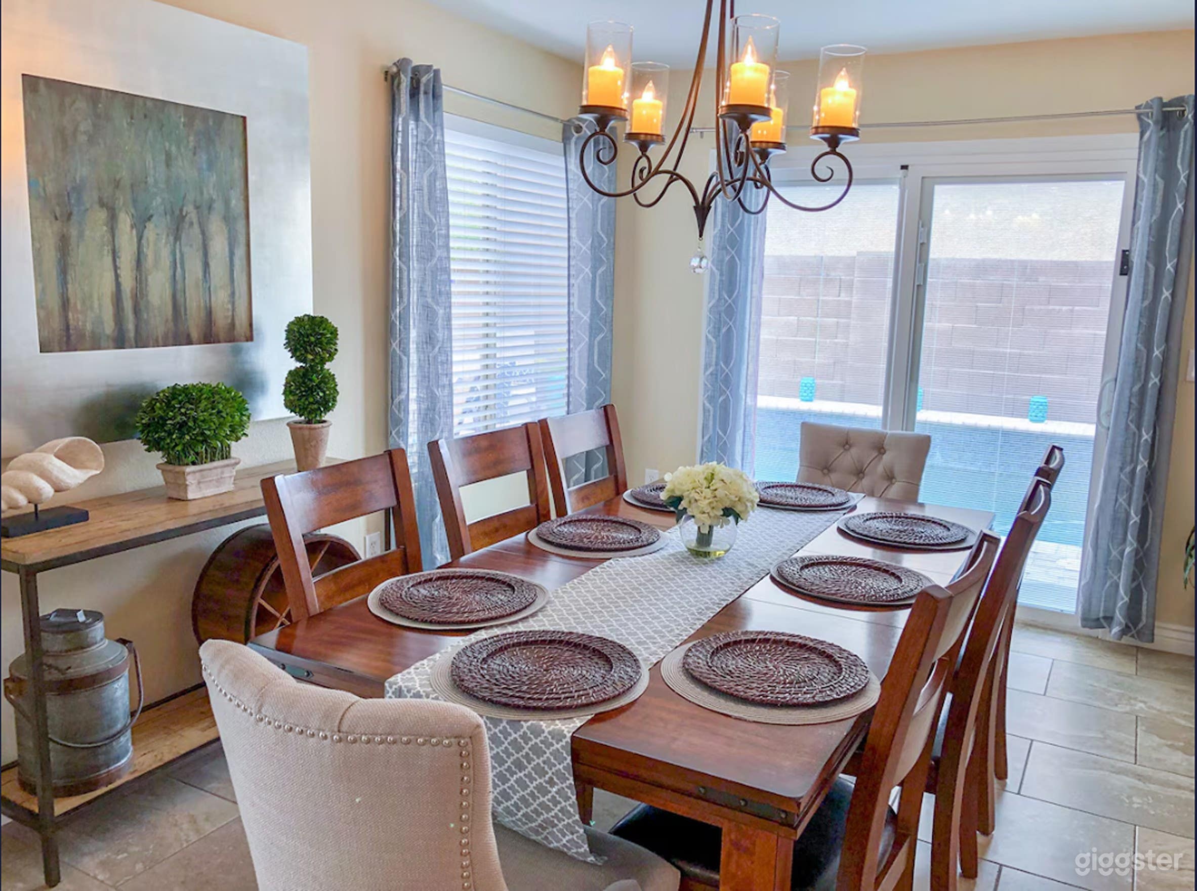 Luxurious 4-BR Desert Ridge Home Photo 3