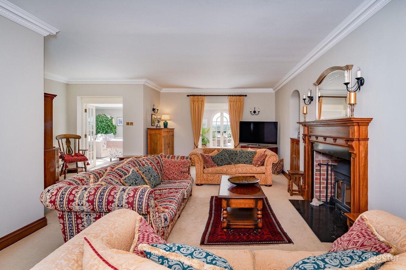 Quintessentially British Cotswold Farmhouse and Land Photo 4