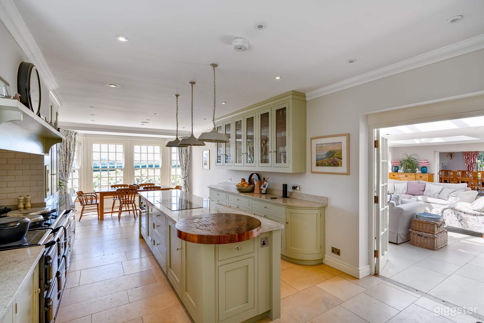 Quintessentially British Cotswold Farmhouse and Land Photo 3