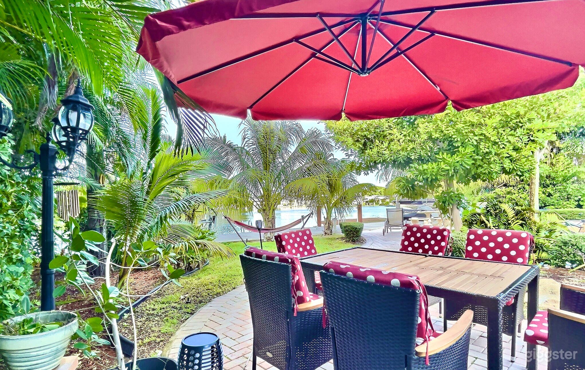 Amazing Waterfront Villa Photo 2