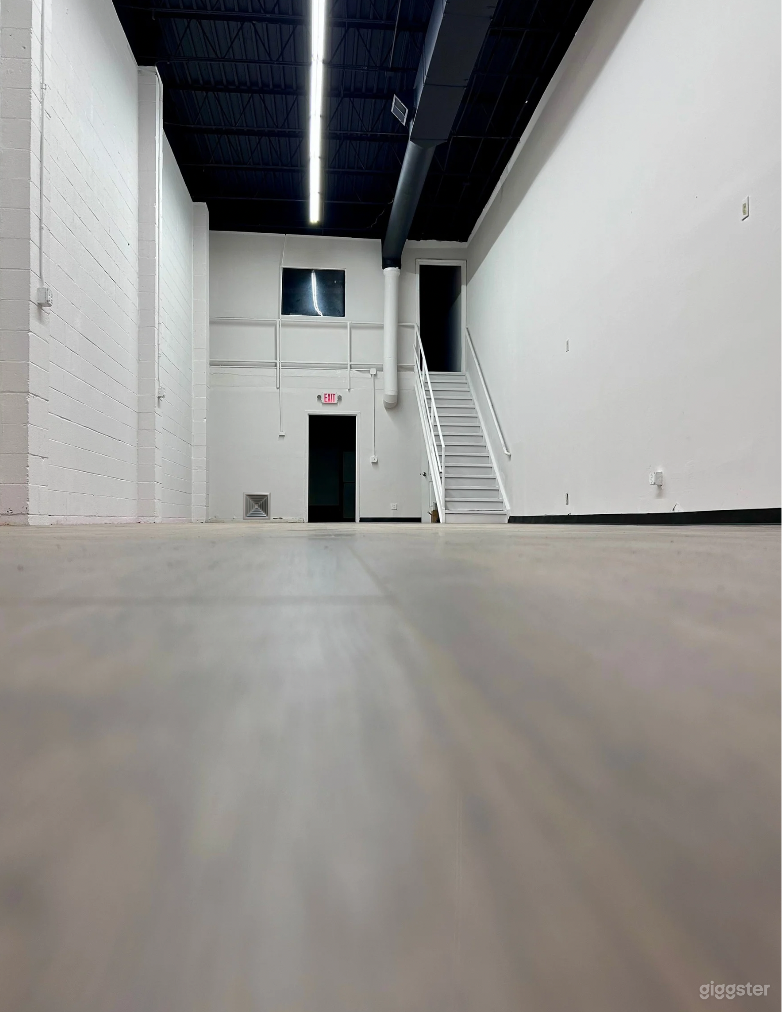Intimate Meeting Space Perfect For Photography & Workshops. Photo 3