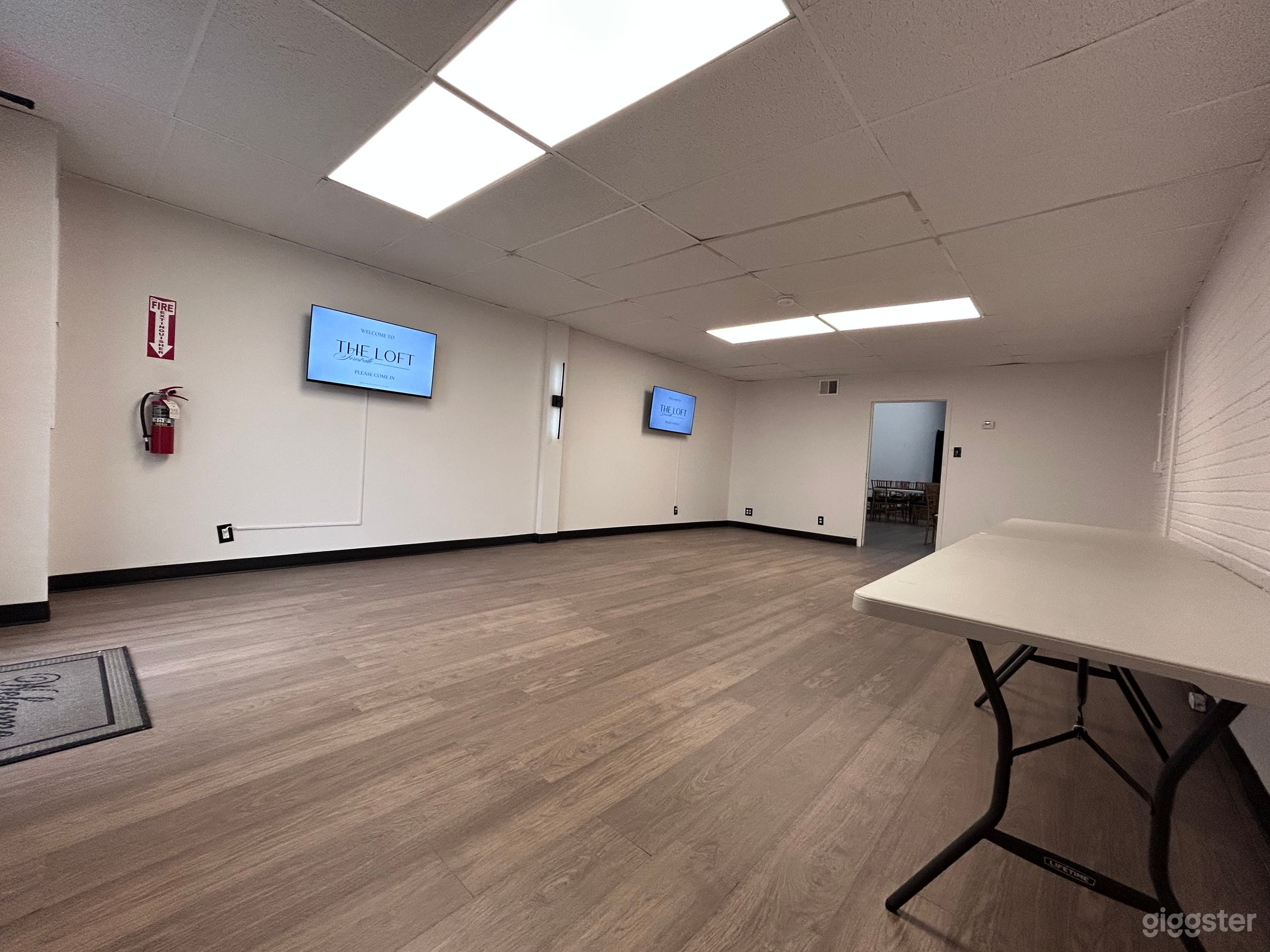 Intimate Meeting Space Perfect For Photography & Workshops. Photo 1