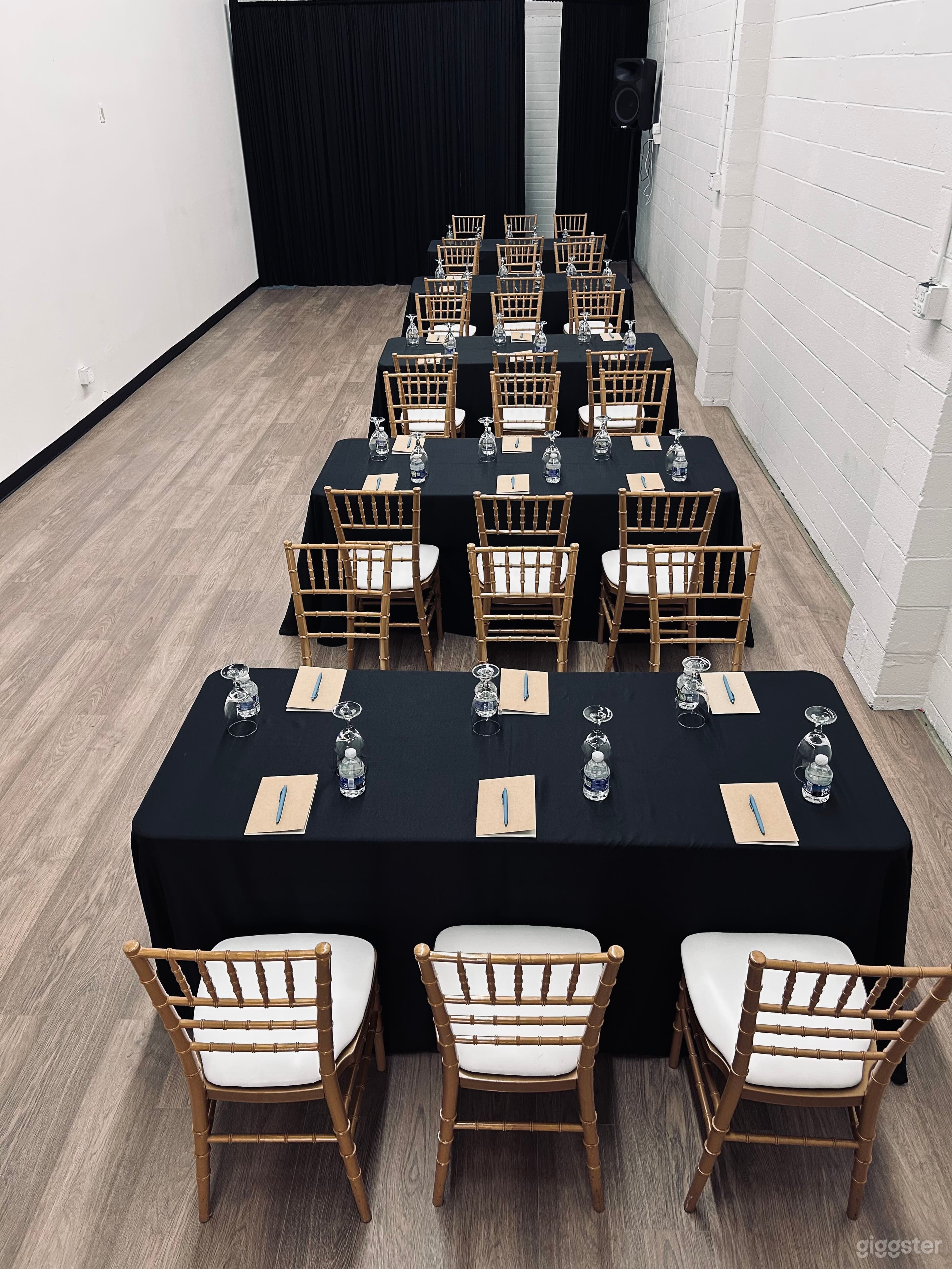 Intimate Meeting Space Perfect For Photography & Workshops. Photo 4