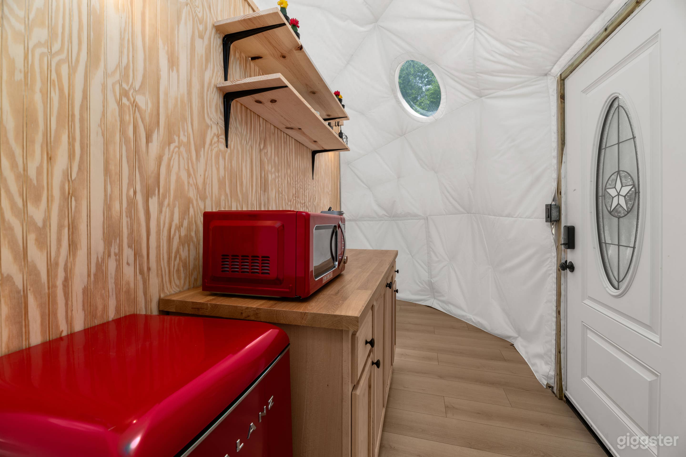 Pacific Red Dome kitchenette