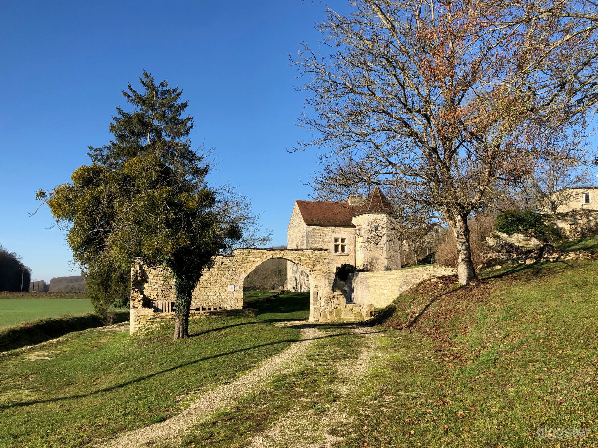 Photo de Manoir historique entier avec jardin panoramique 2