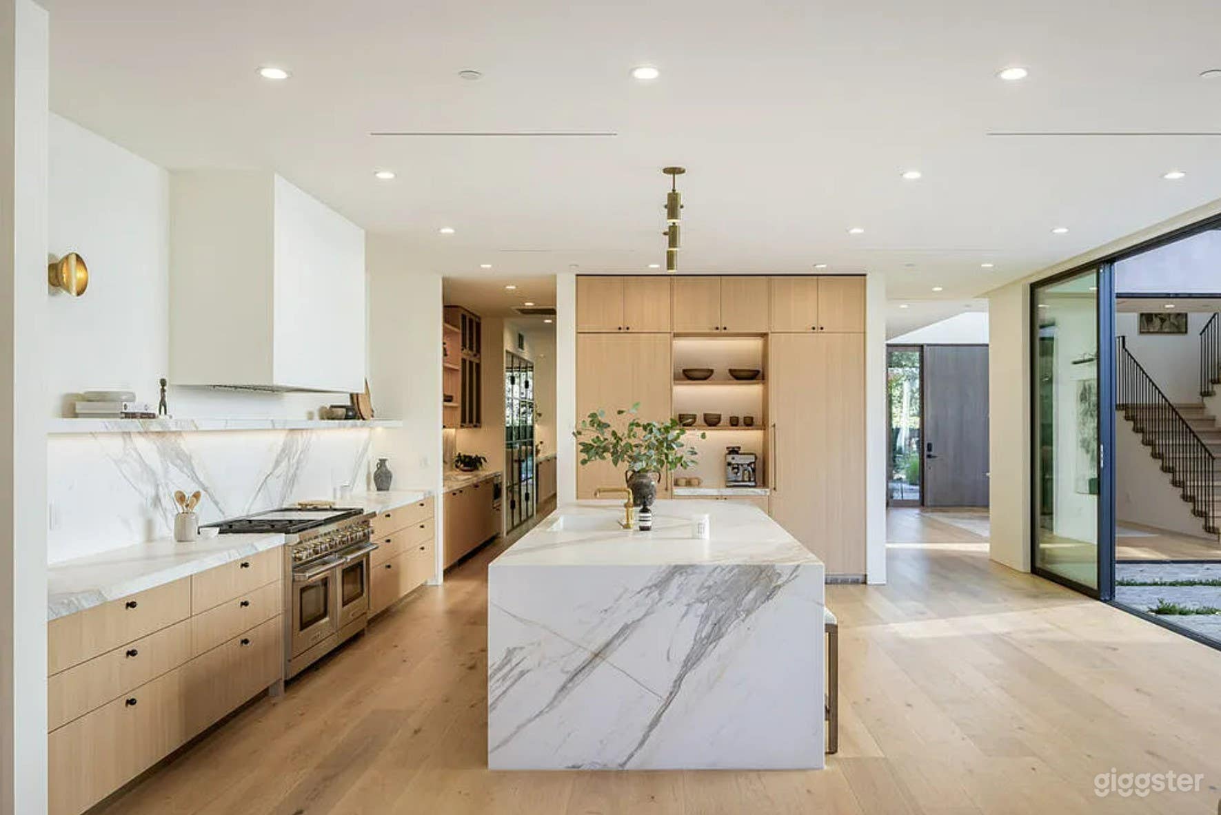 CRISP MODERN FARMHOUSE/ LUXE LIGHT & FLOW Photo 3