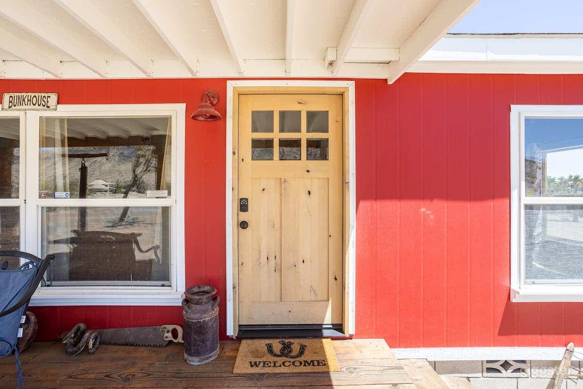 12 Stunning Acres Red House in Yuca Valley Photo 3