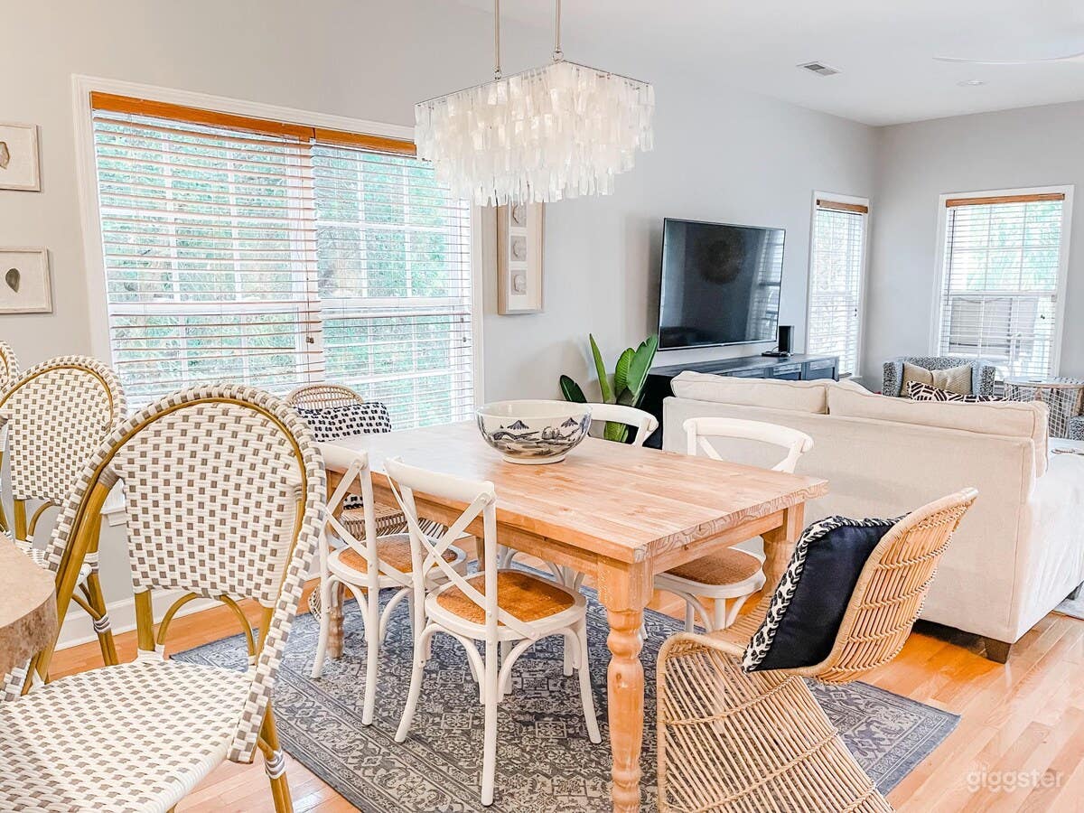 Private Heated+Cooled Salt Pool / Restaurants Feet Away! / Beach Access Photo 3