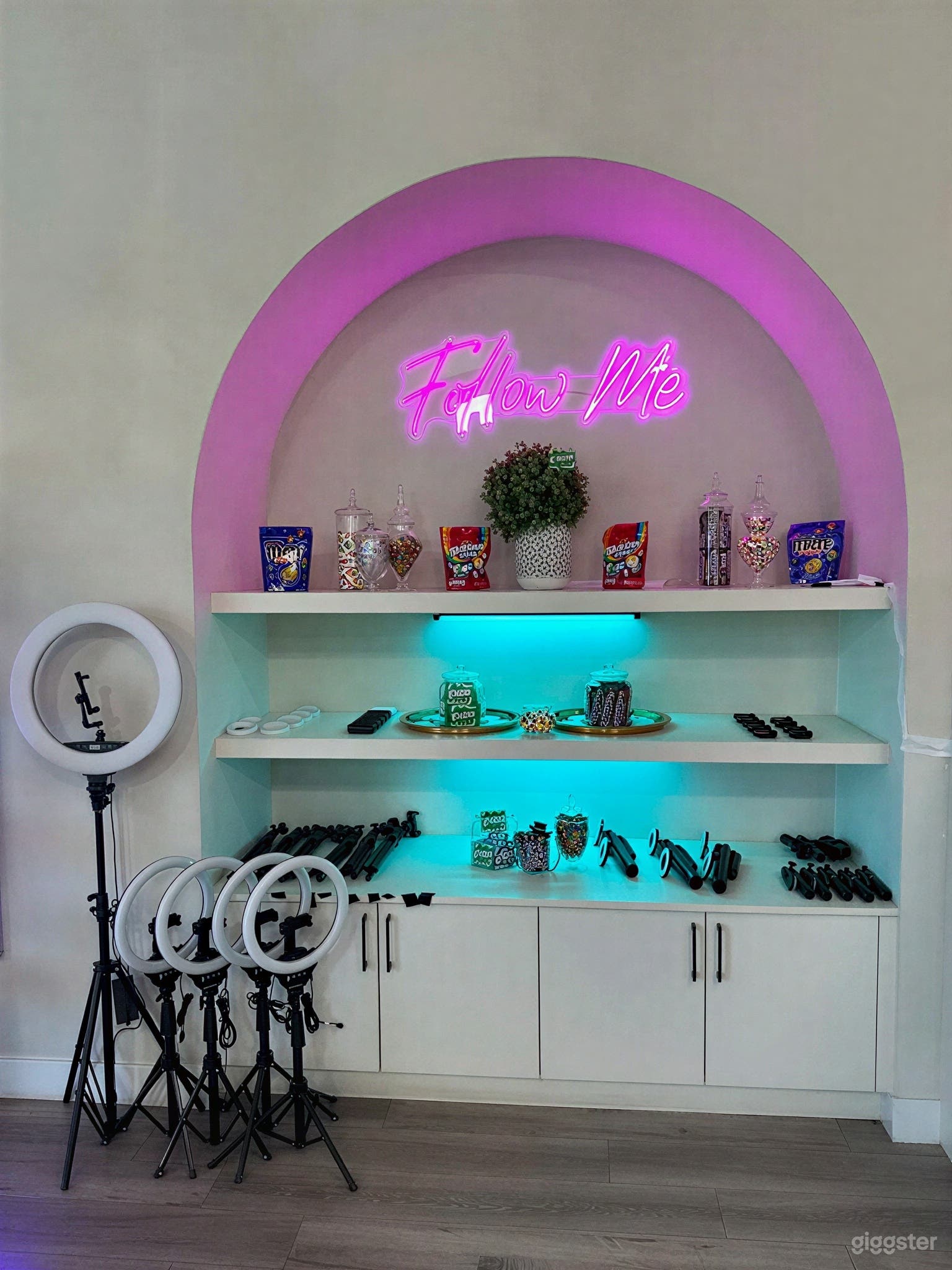 A simple, open front-of-house lobby  Photo 4