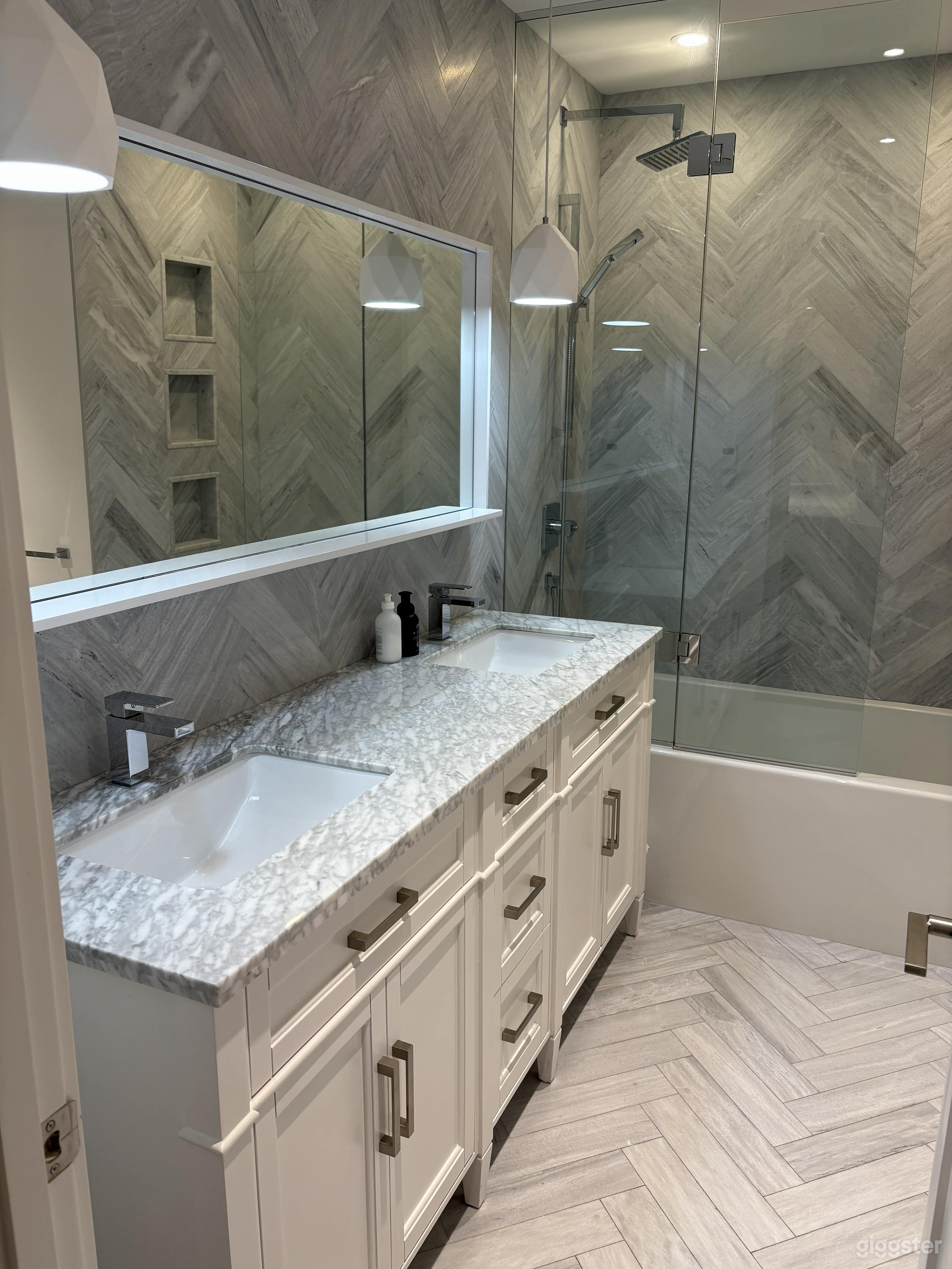 Modern Luxe High Park Home Photo 4