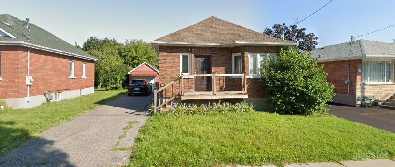 Bungalow in Oshawa Photo 1