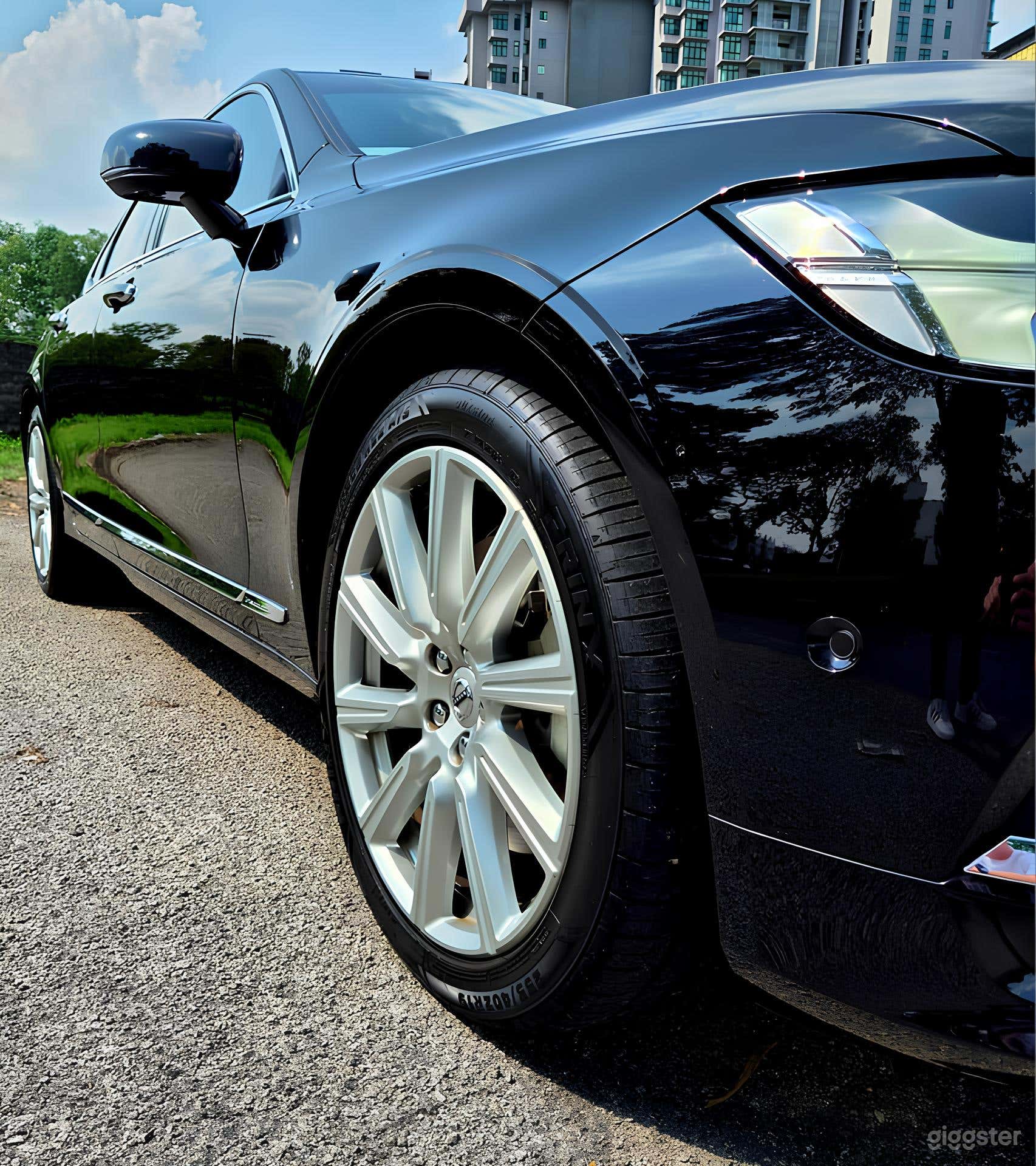 Volvo S90 Executive Sedan Photo 4