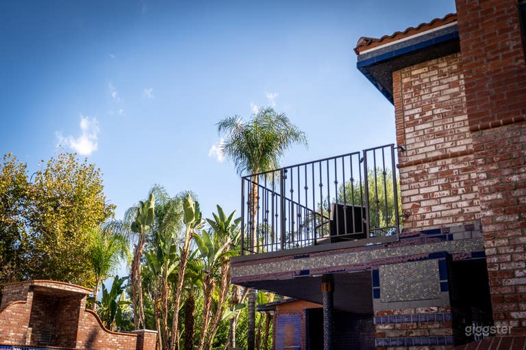  CONTEMPORARY MEDITERRANEAN GEM IN WOODLAND HILLS 