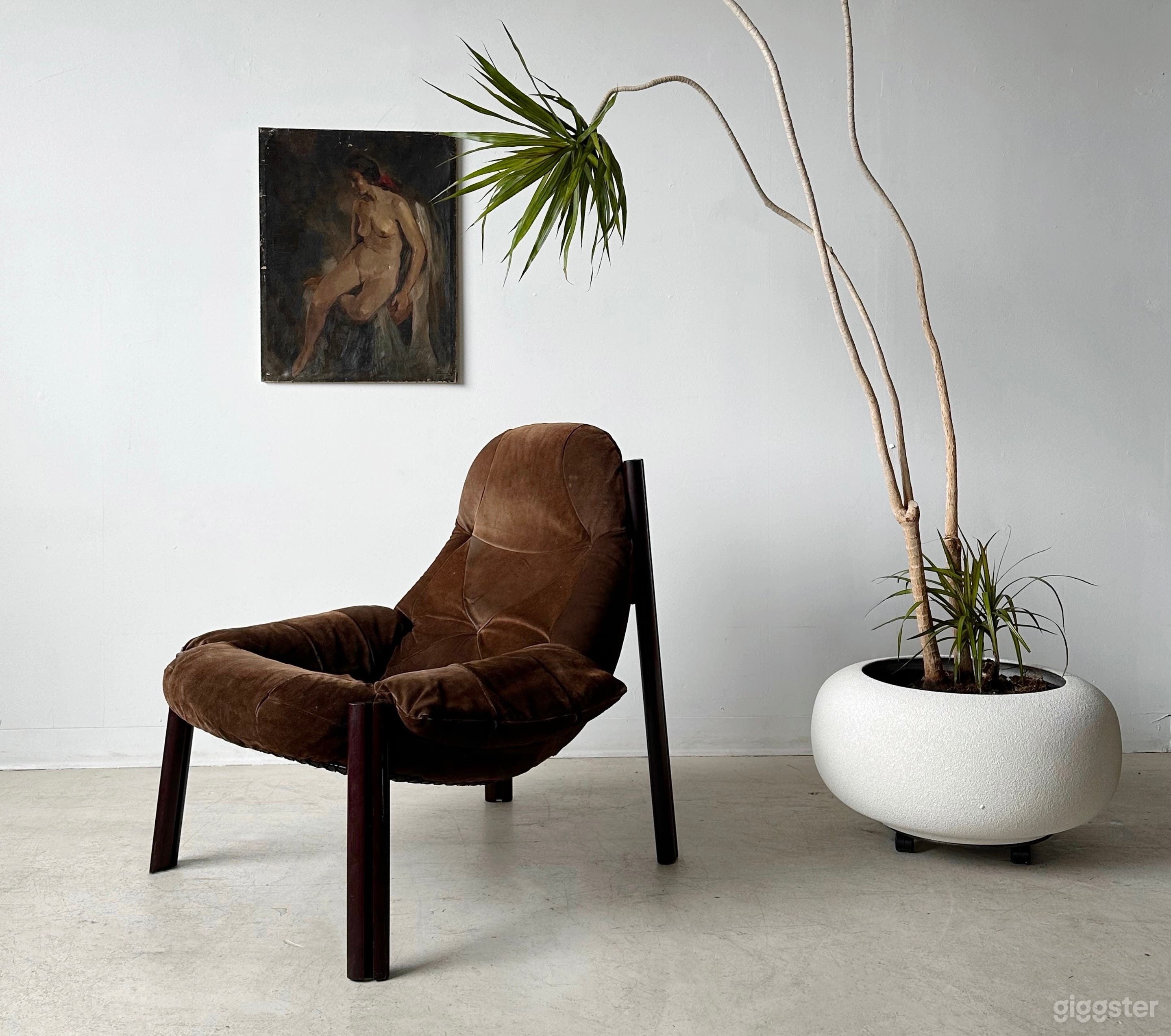 Bright Studio with Designer Furniture and Objects Photo 3