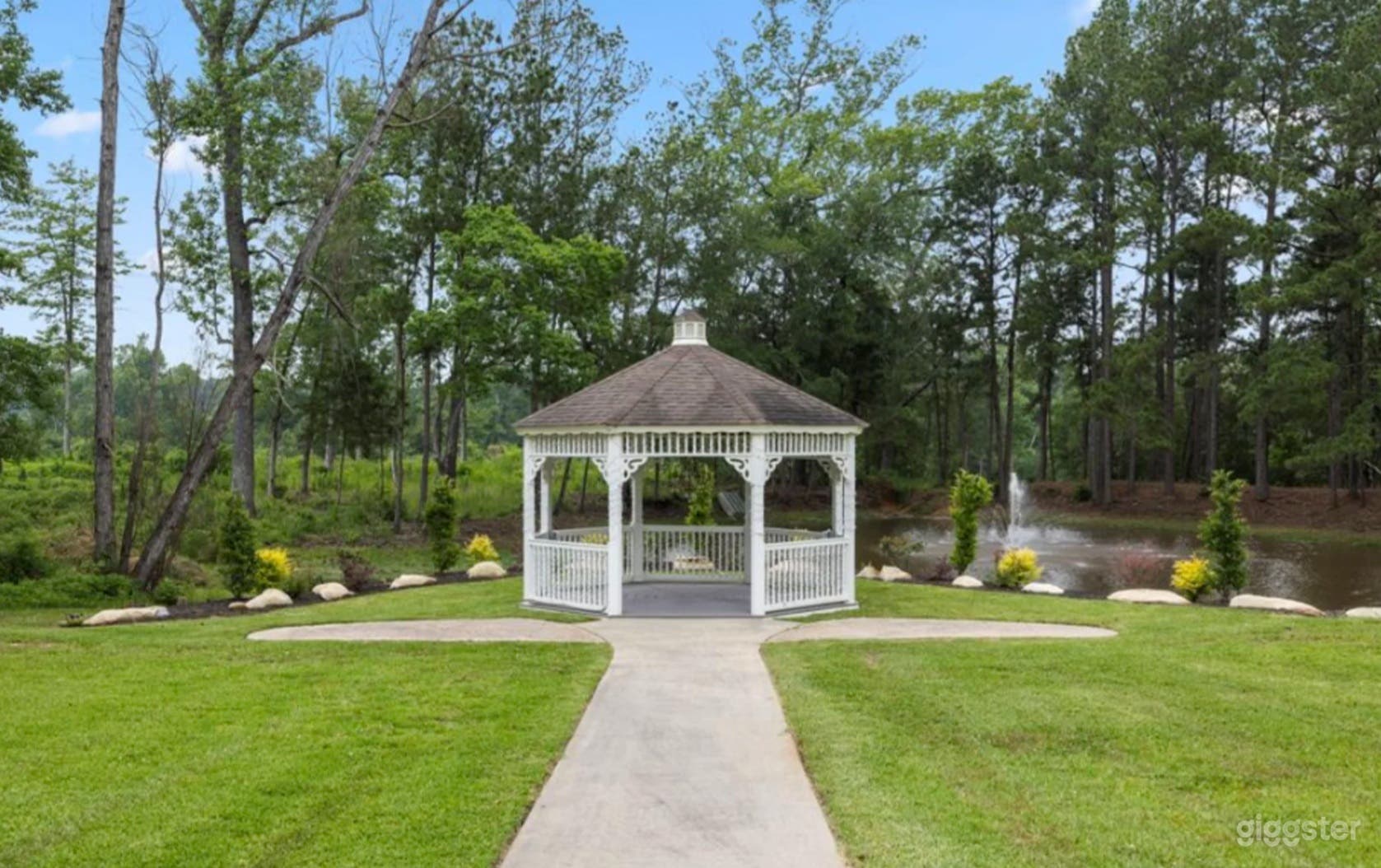 Beautiful 53 acre Event Venue with Manor Home Photo 4