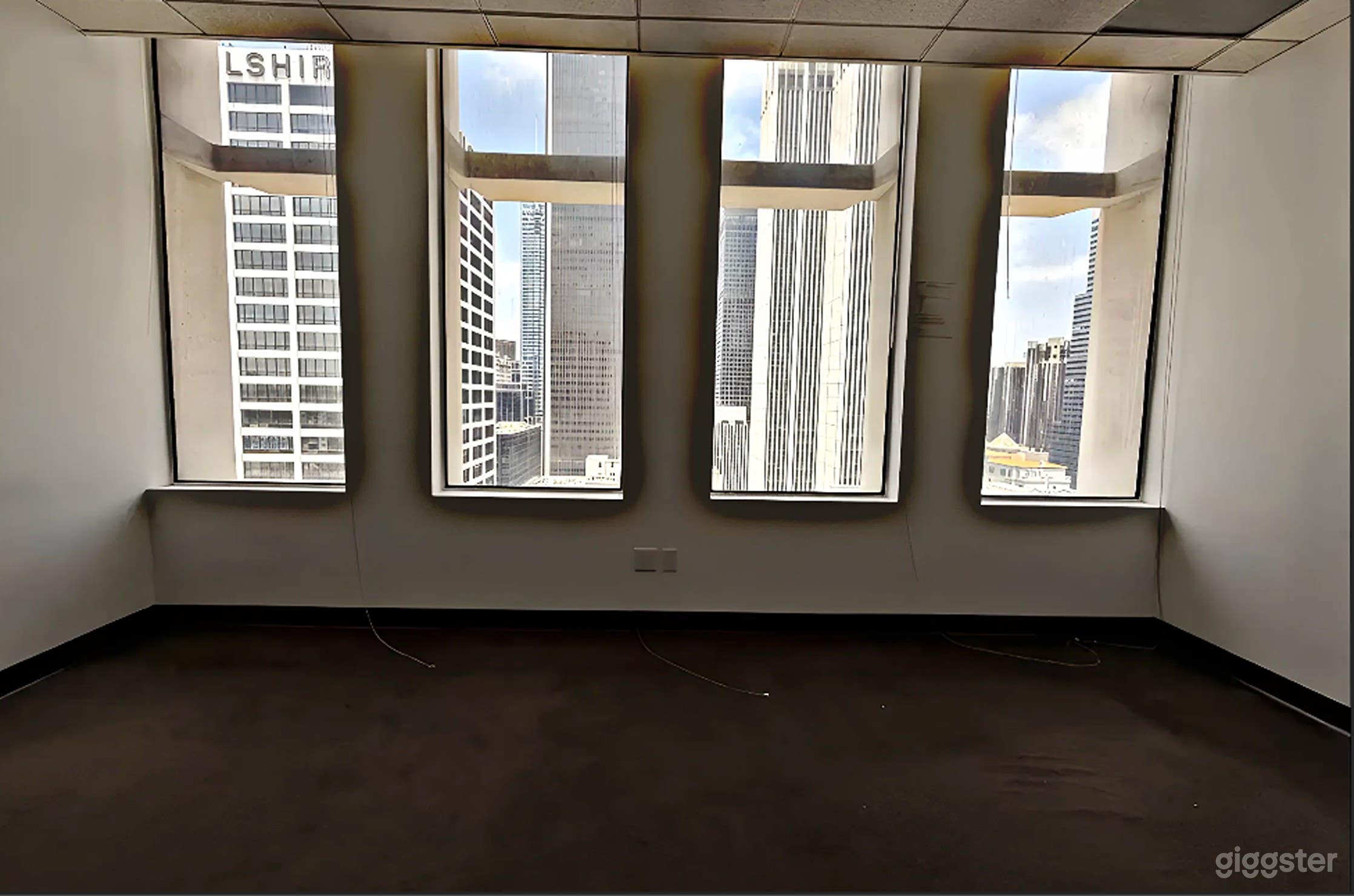 Bright & Spacious High-Rise Office with Panoramic City Views Photo 1