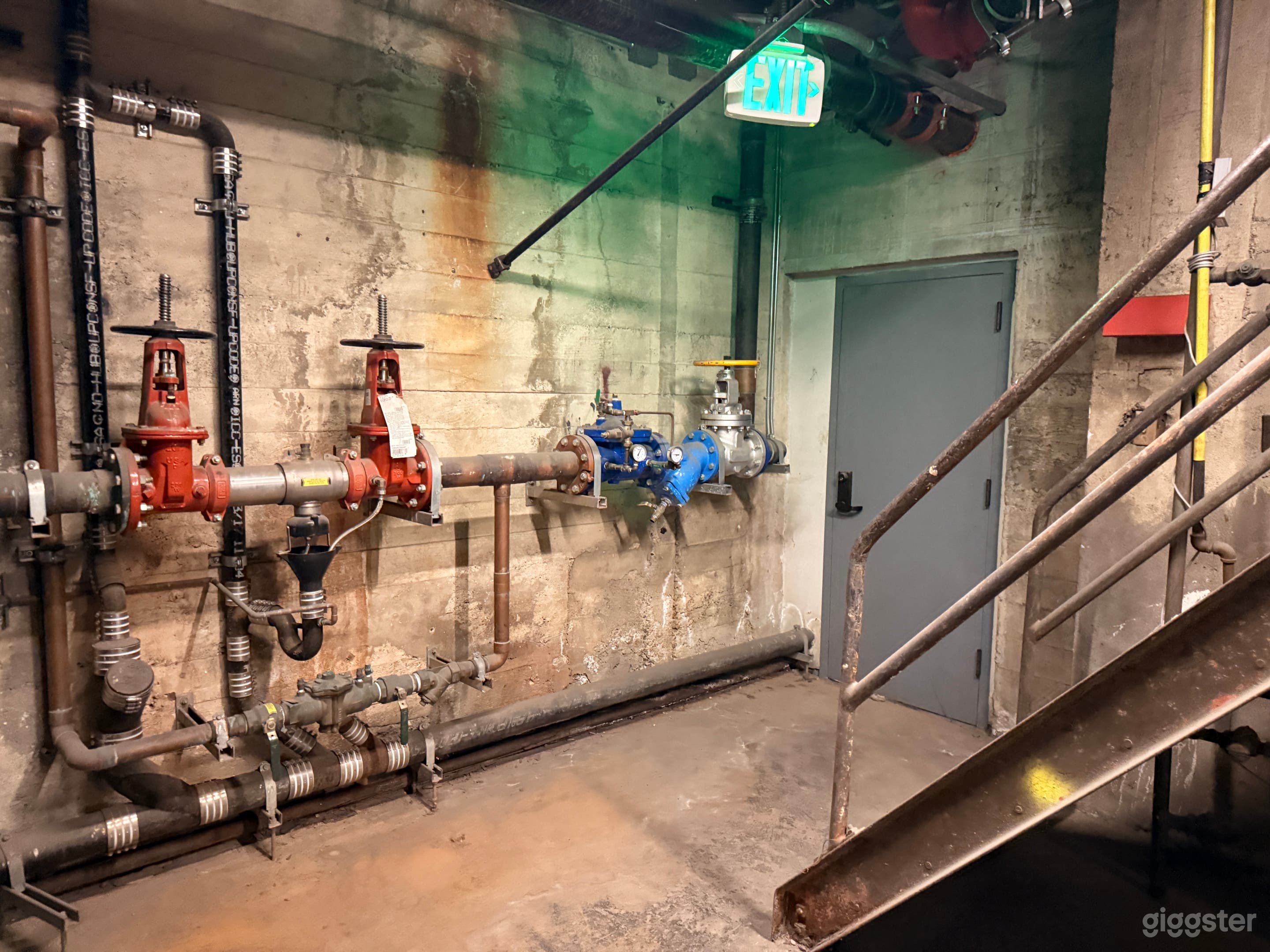  DTLA CREEPY BASEMENT ROOM #161 Photo 2