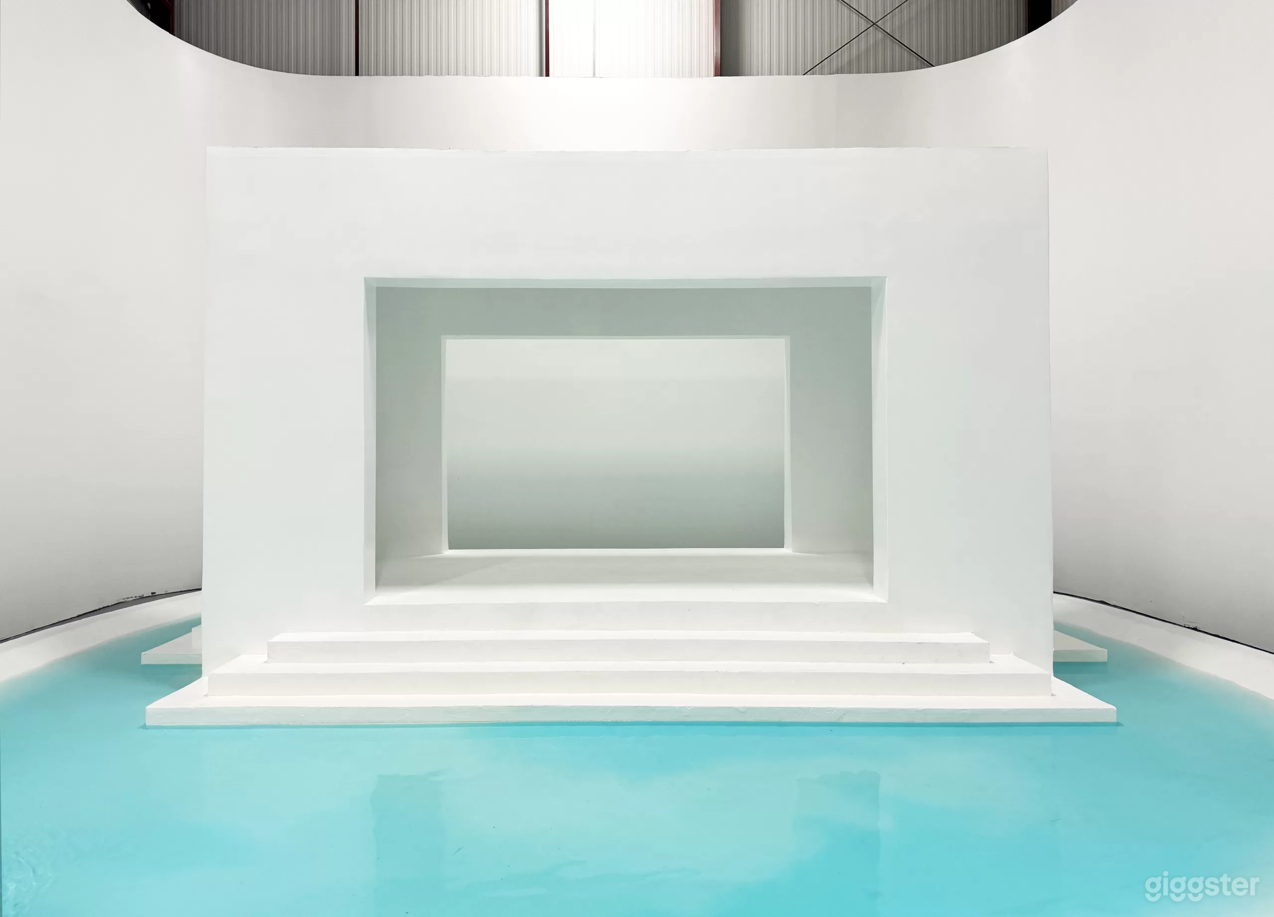 The Mirage Set Photo 1