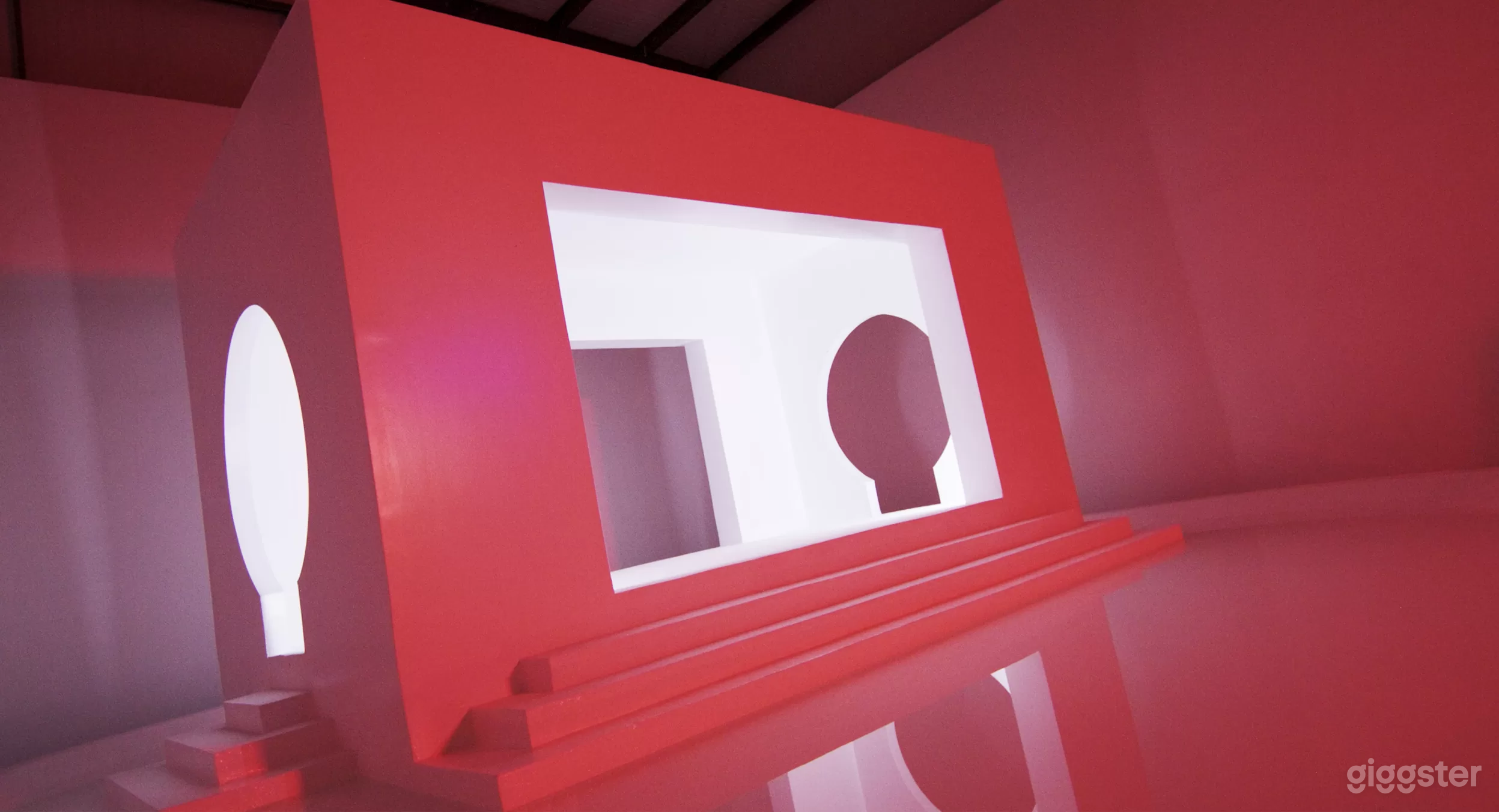 The Mirage Set Photo 3