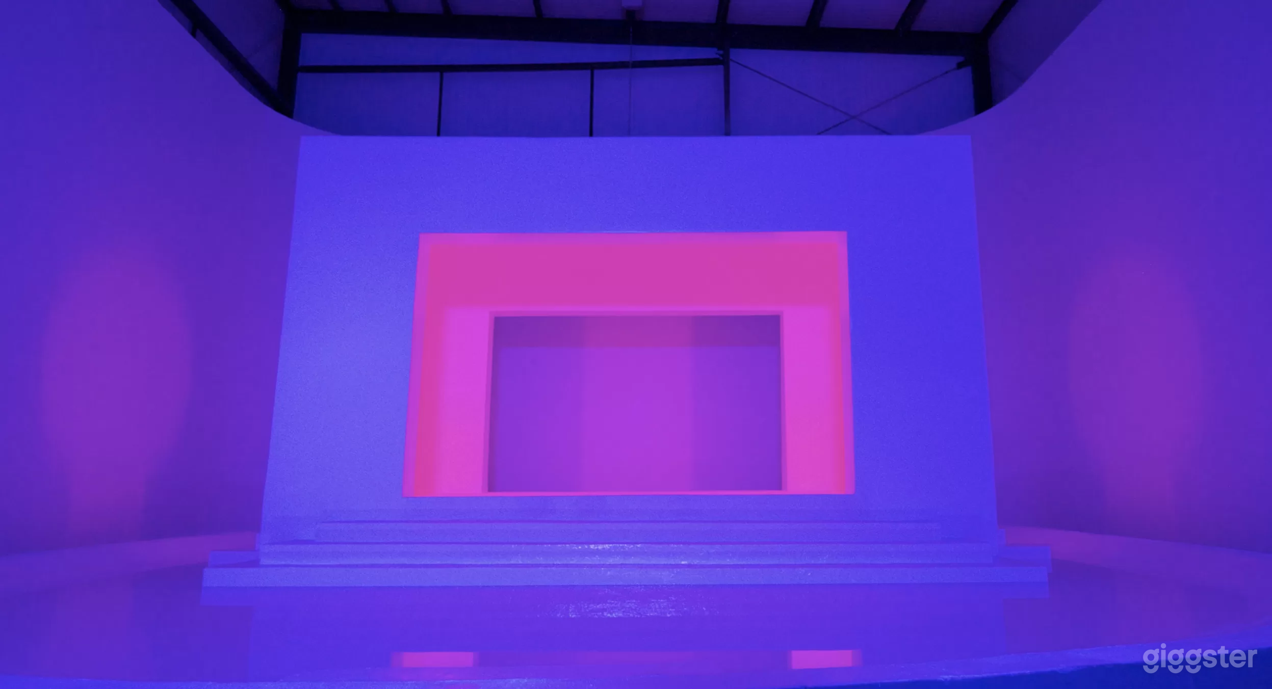 The Mirage Set Photo 2