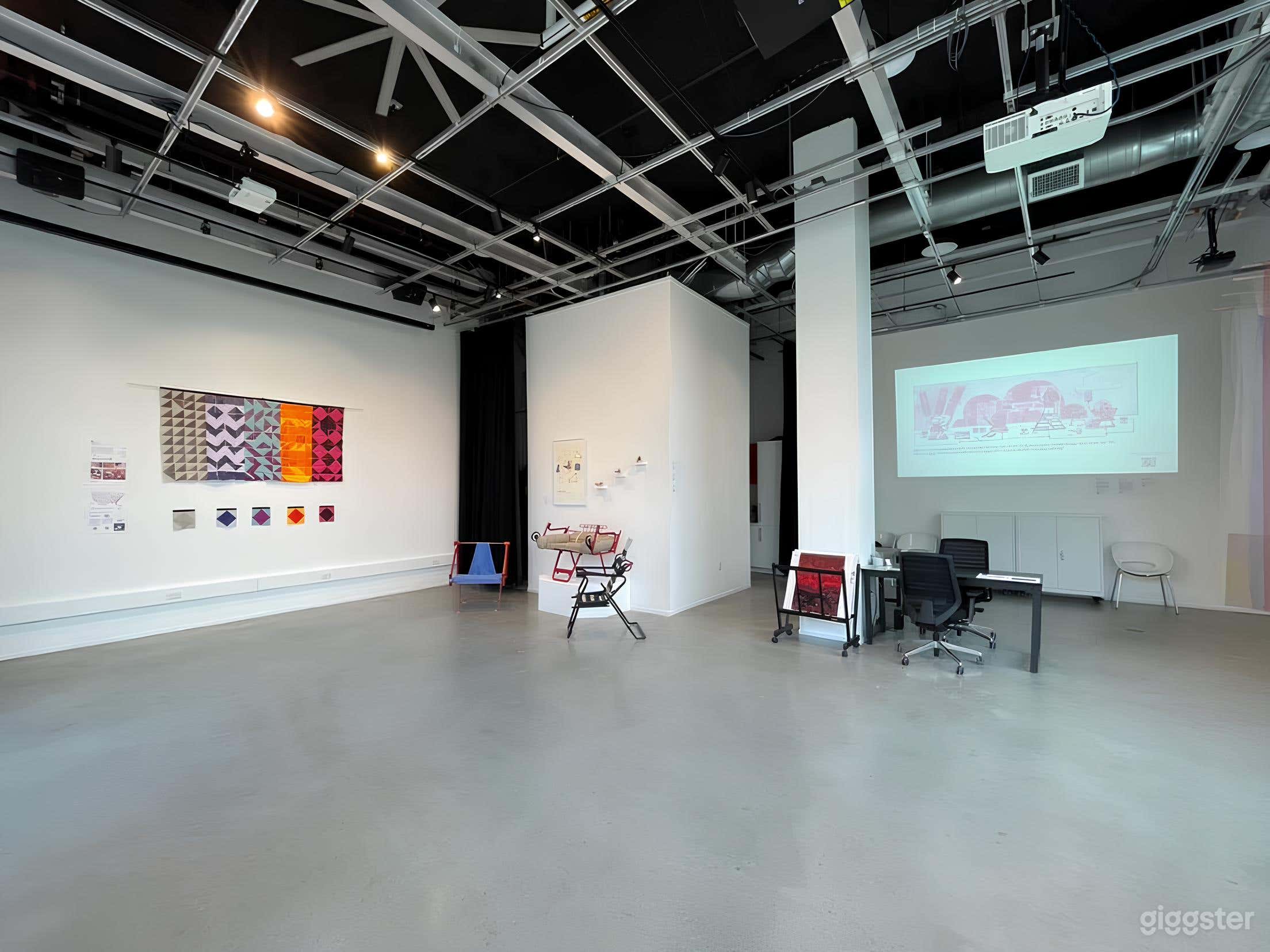 Gorgeous Gallery on Harborwalk &amp; Skyline View Photo 2