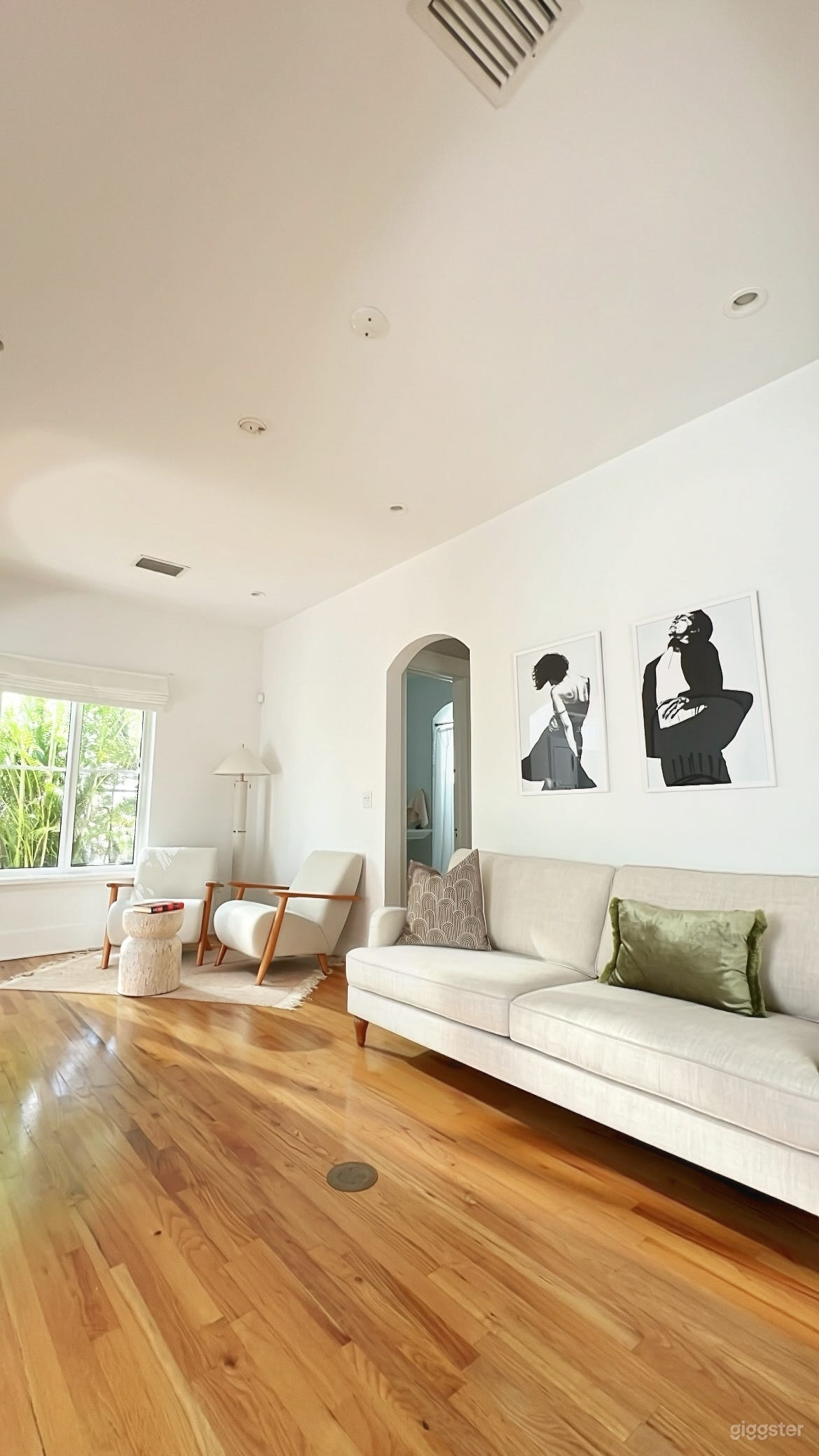 Stylish Midcentury House with a Clean & Modern Aesthetic Photo 1