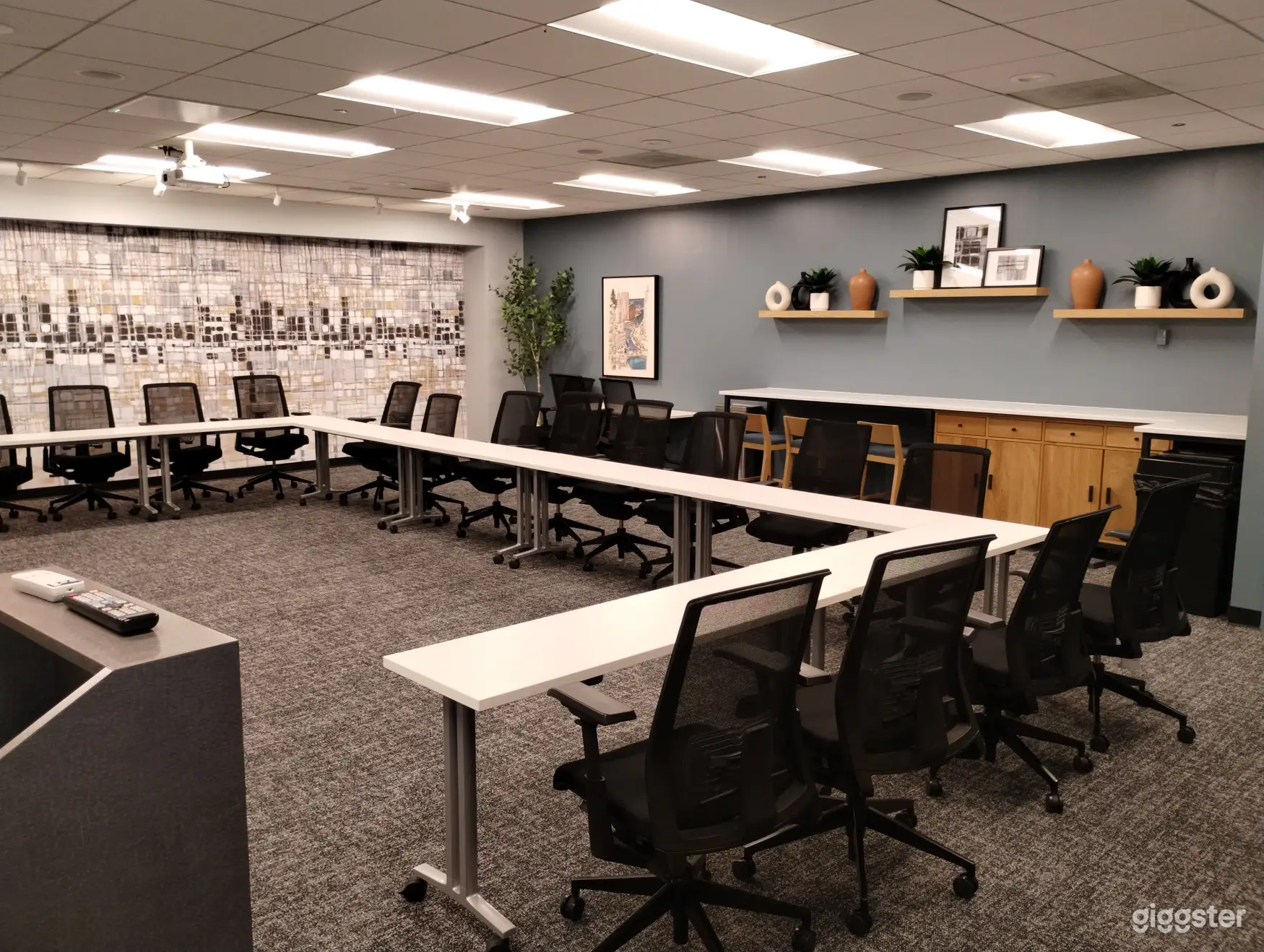 Training/Conference Room for 25 at Chicago O'Hare Photo 4