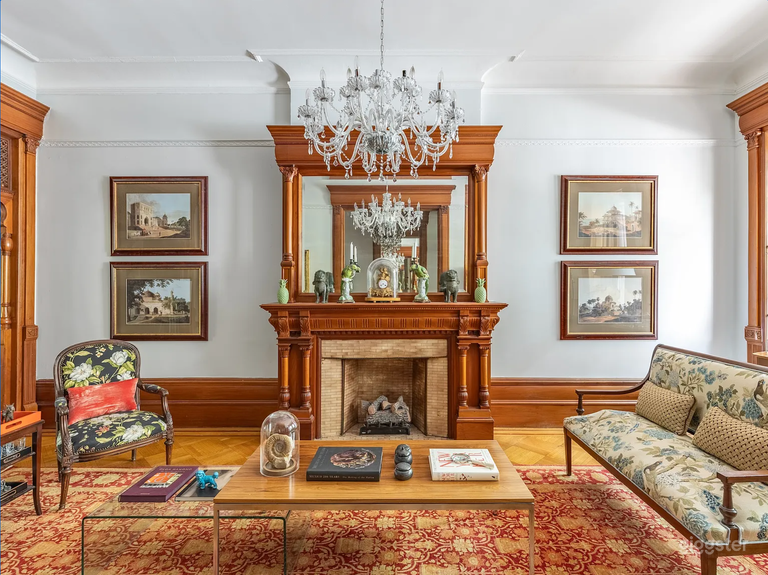  Casa histórica de piedra rojiza con patio privado 