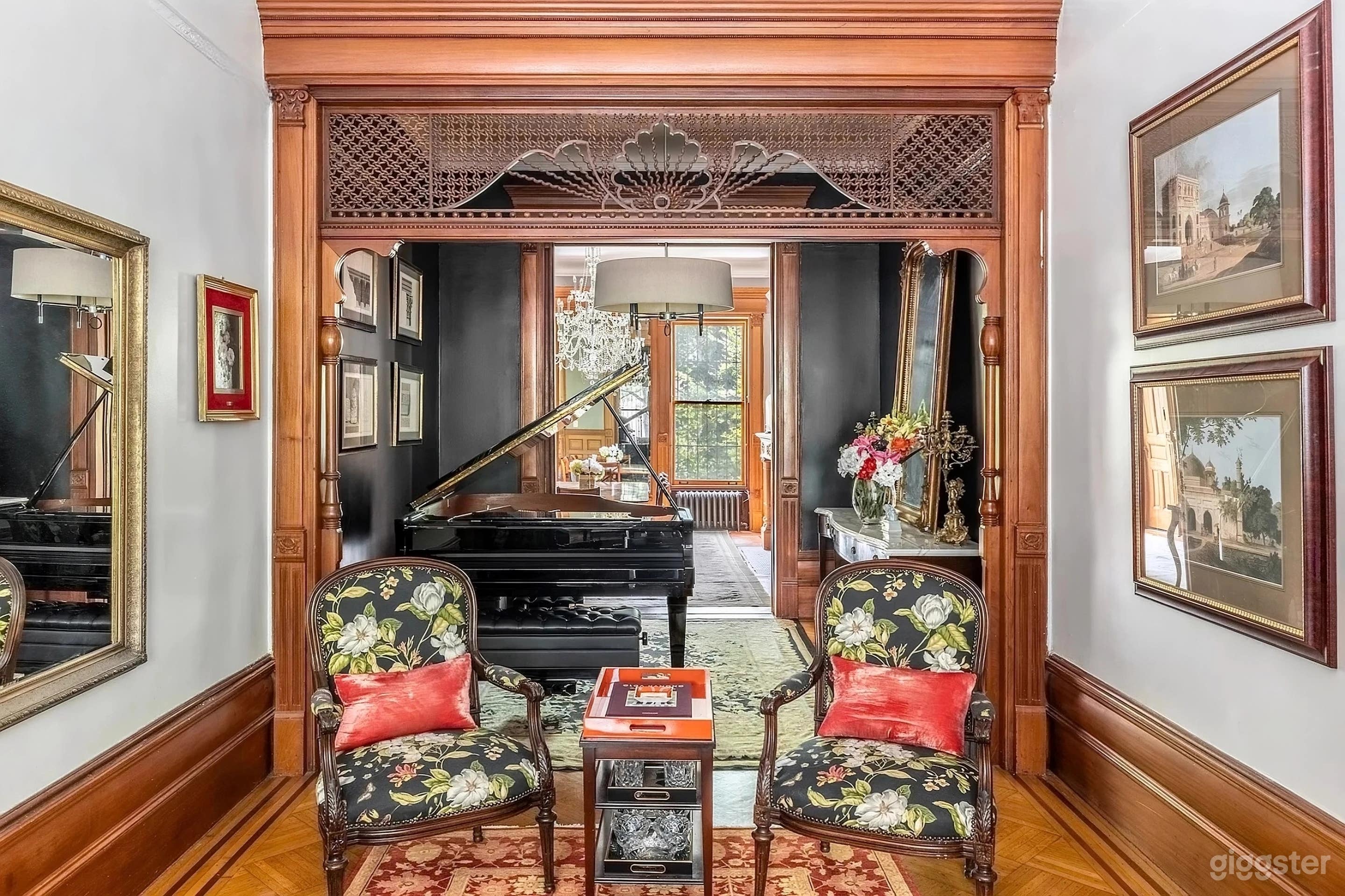 Historical Brownstone with Private Yard Photo 3