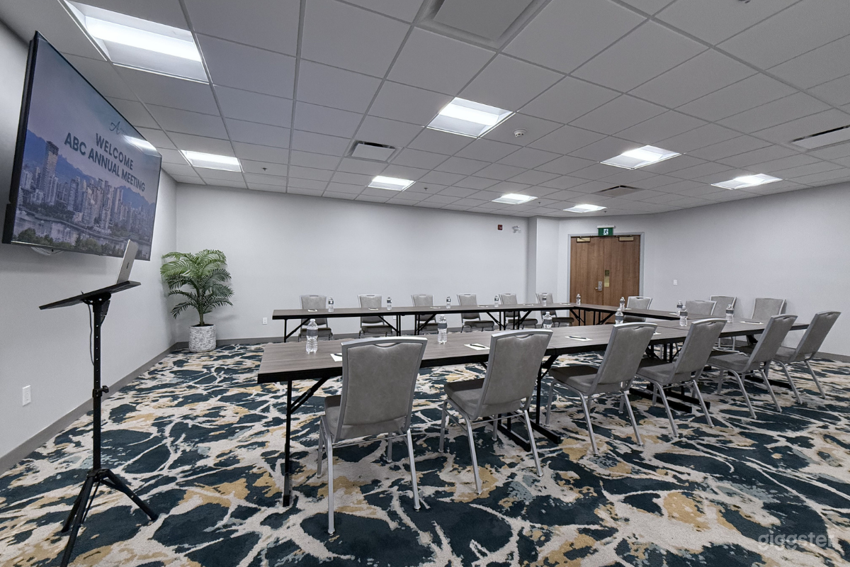 Flexible Event & Production Space | 713 Sq. Ft. Photo 2