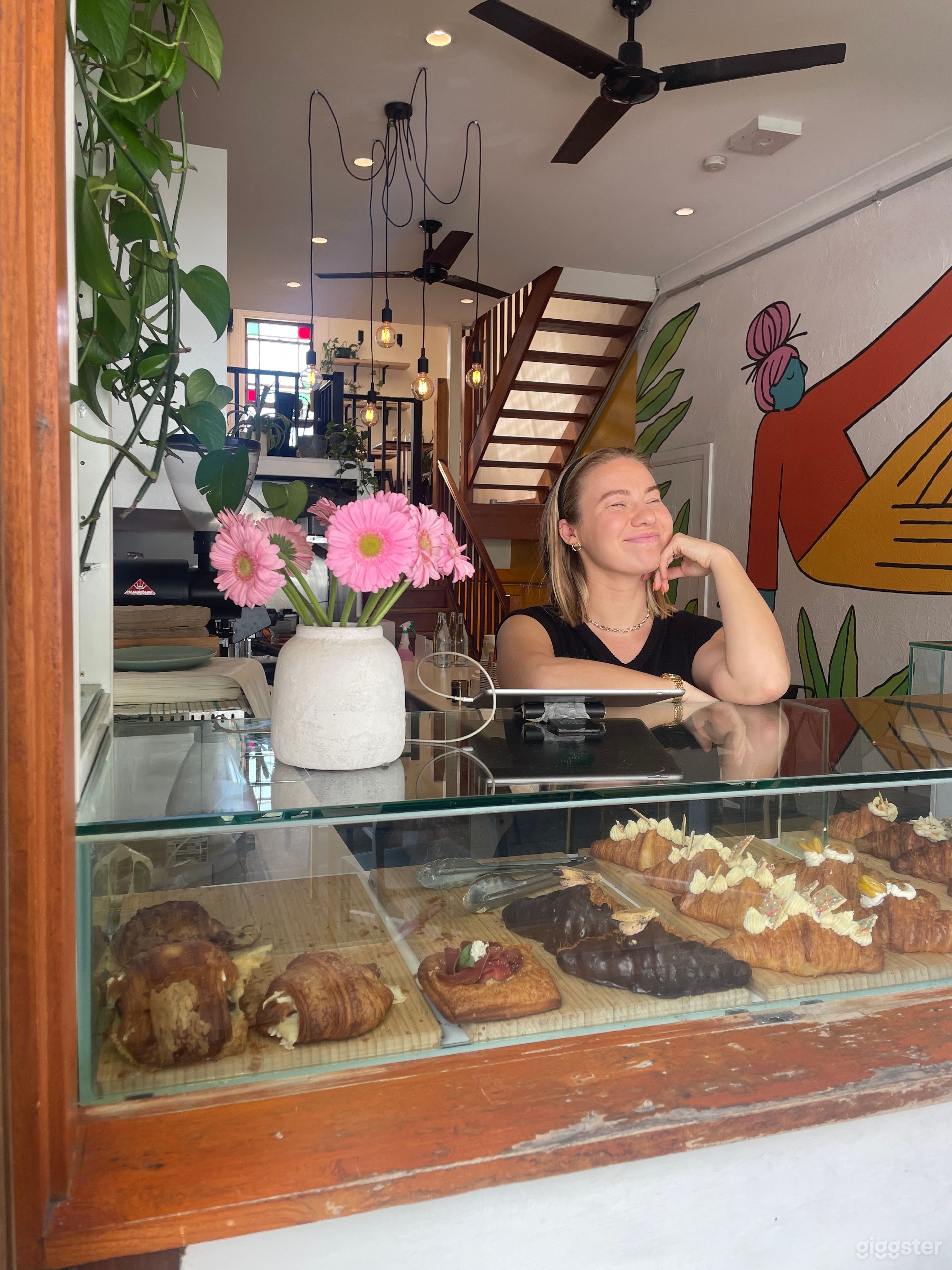Beautiful Light-Filled Cafe  Photo 4