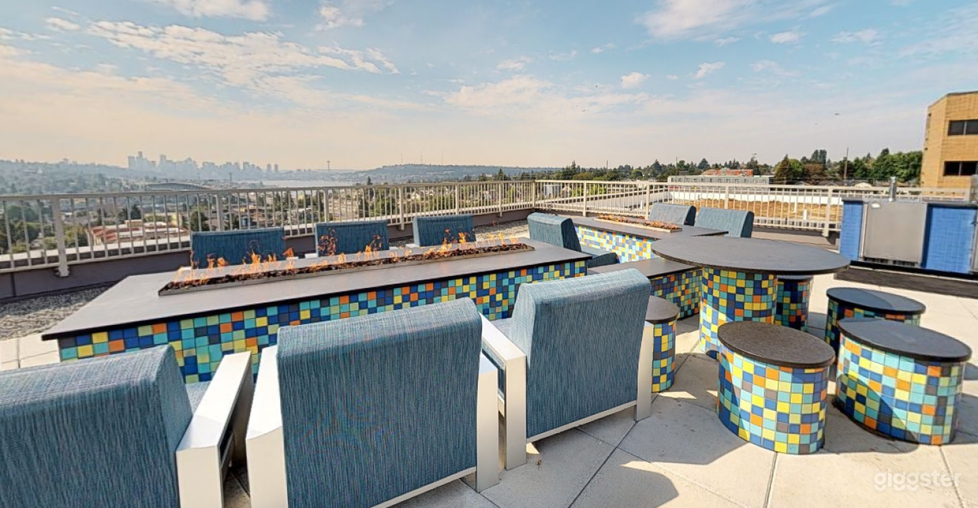 Spectacular Rooftop Deck w/ Seattle Skyline View Photo 4