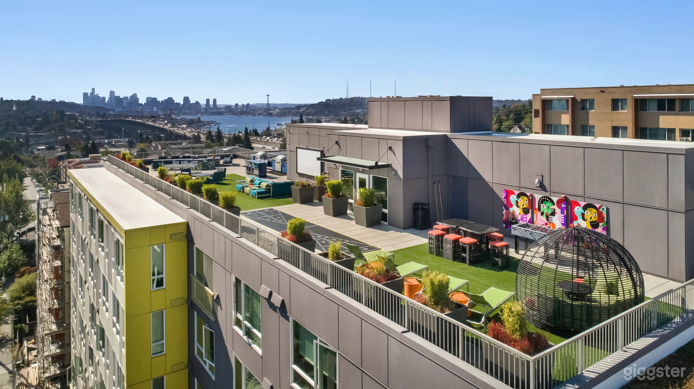 Spectacular Rooftop Deck w/ Seattle Skyline View Photo 1