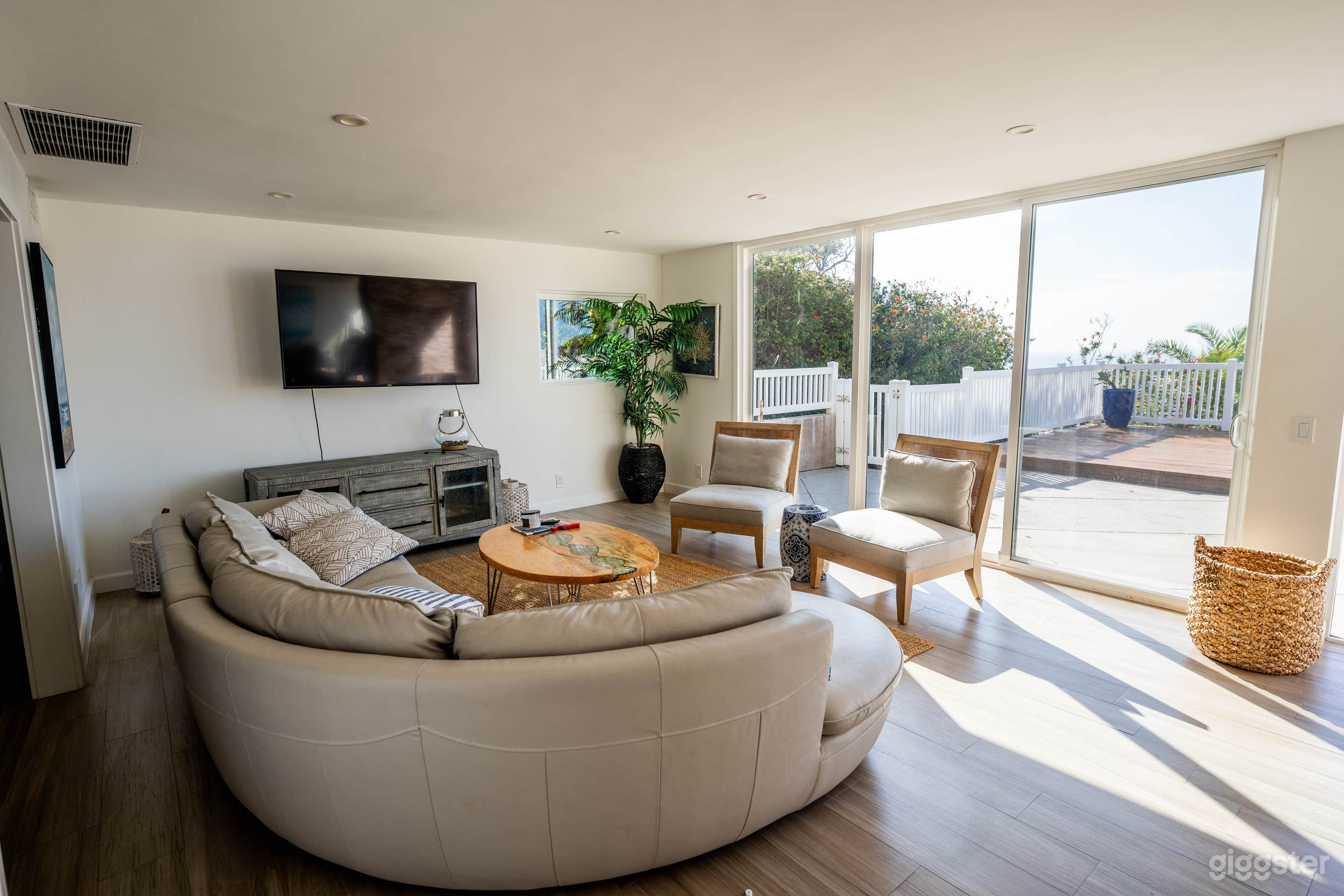 Malibu Rooftop &amp; Large Outdoor Deck with Ocean Views Photo 3