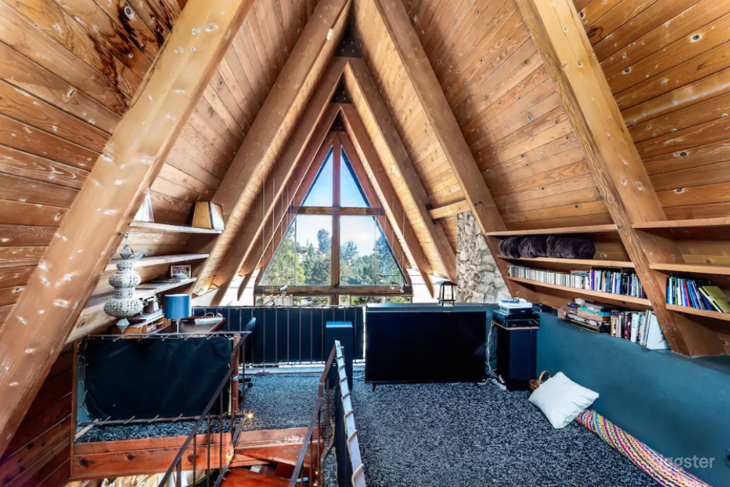 Hollywood Sign Chalet Photo 3