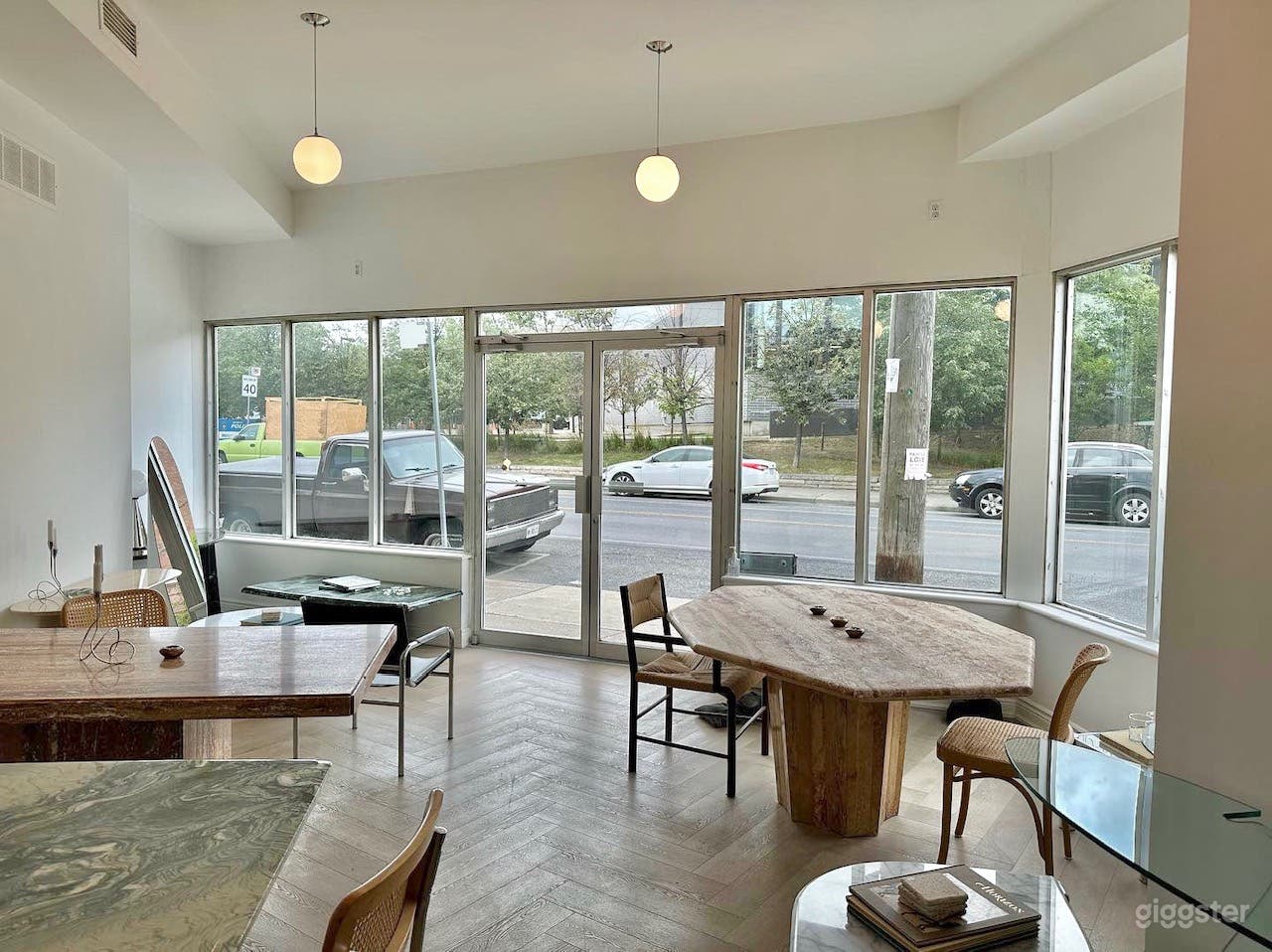 Event & Photo Studio with Customizable Layout Photo 1