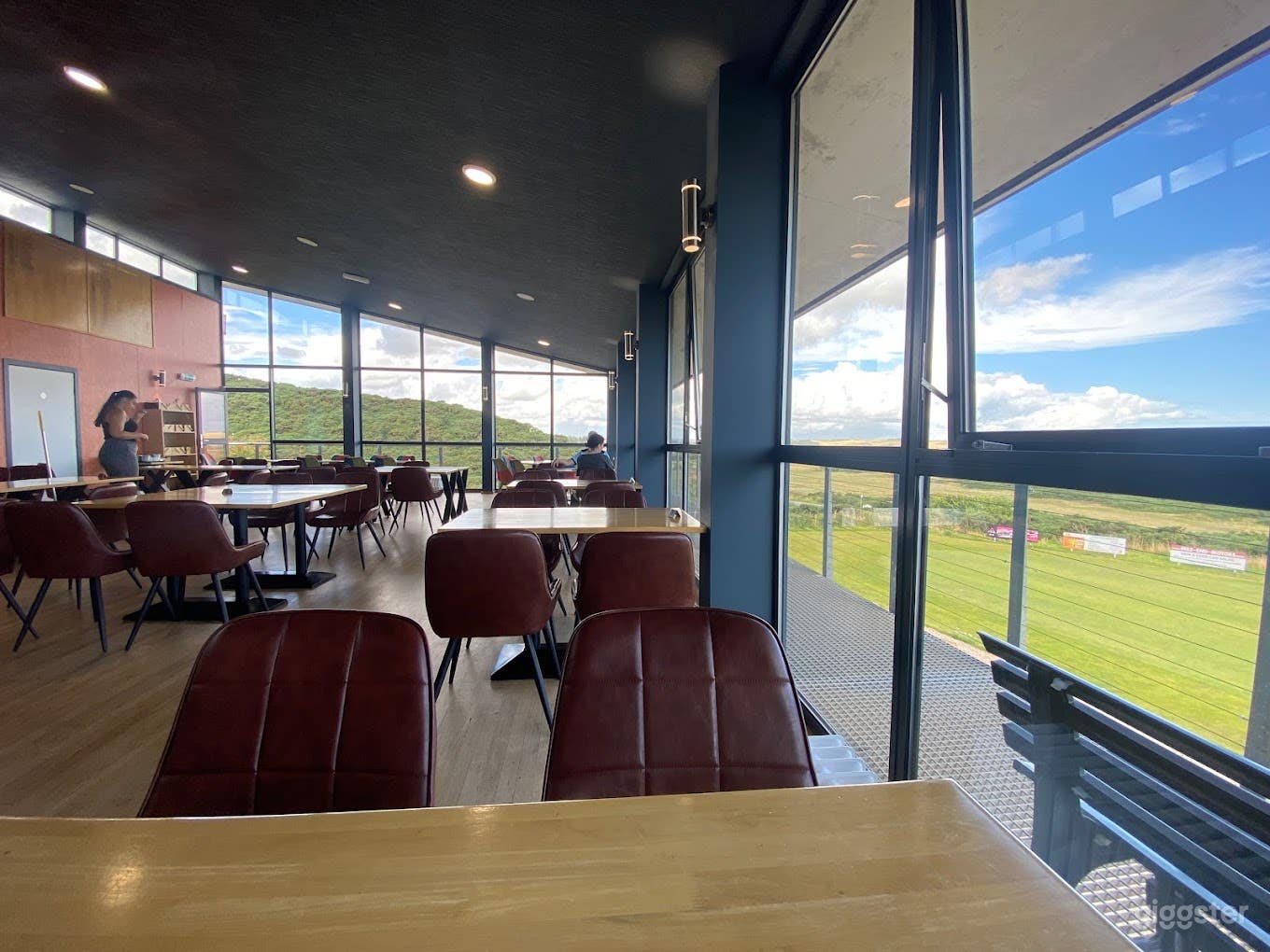 Stunning Taproom in Newburgh Photo 4