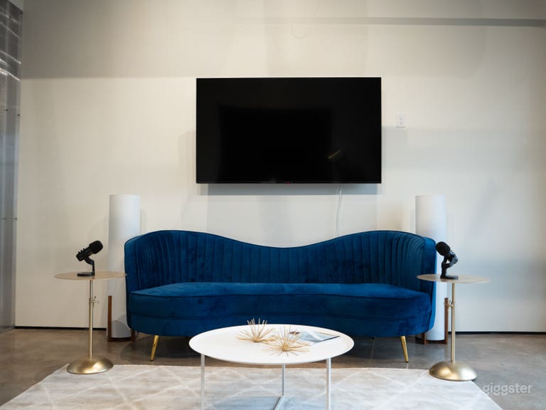  Sun-Drenched Boutique Studio | Photo and Podcast Ready 