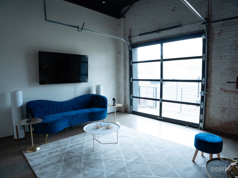  Sun-Drenched Boutique Studio | Photo and Podcast Ready 