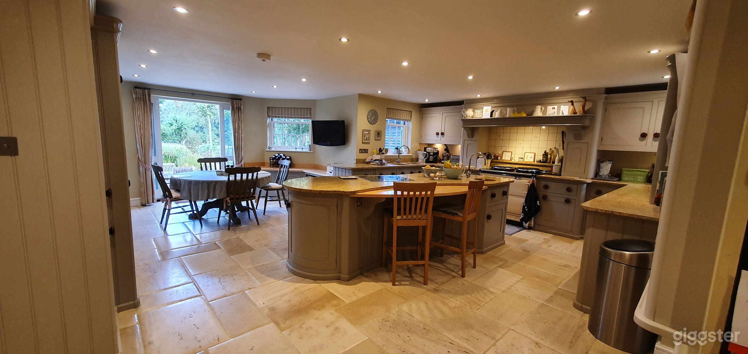 English Country house, barn, pond, court &amp; gardens Photo 3