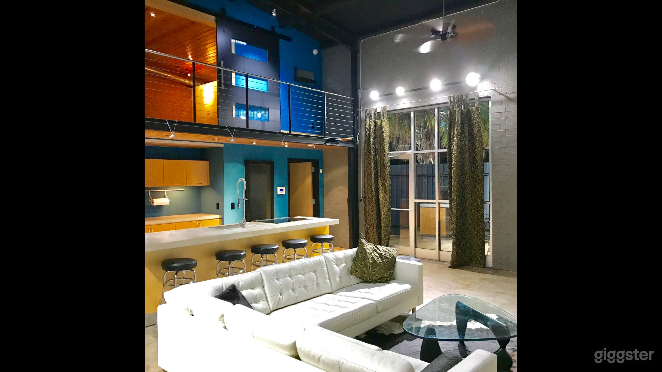 HANGAR LOFT + 914.                                                                    FILIMG + PHOTOGRAPHY + MEETINGS Photo 2