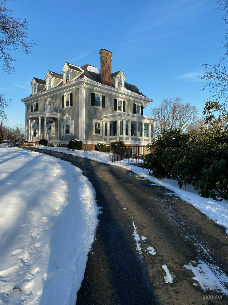 Historic Hilltop Mansion Photo 2