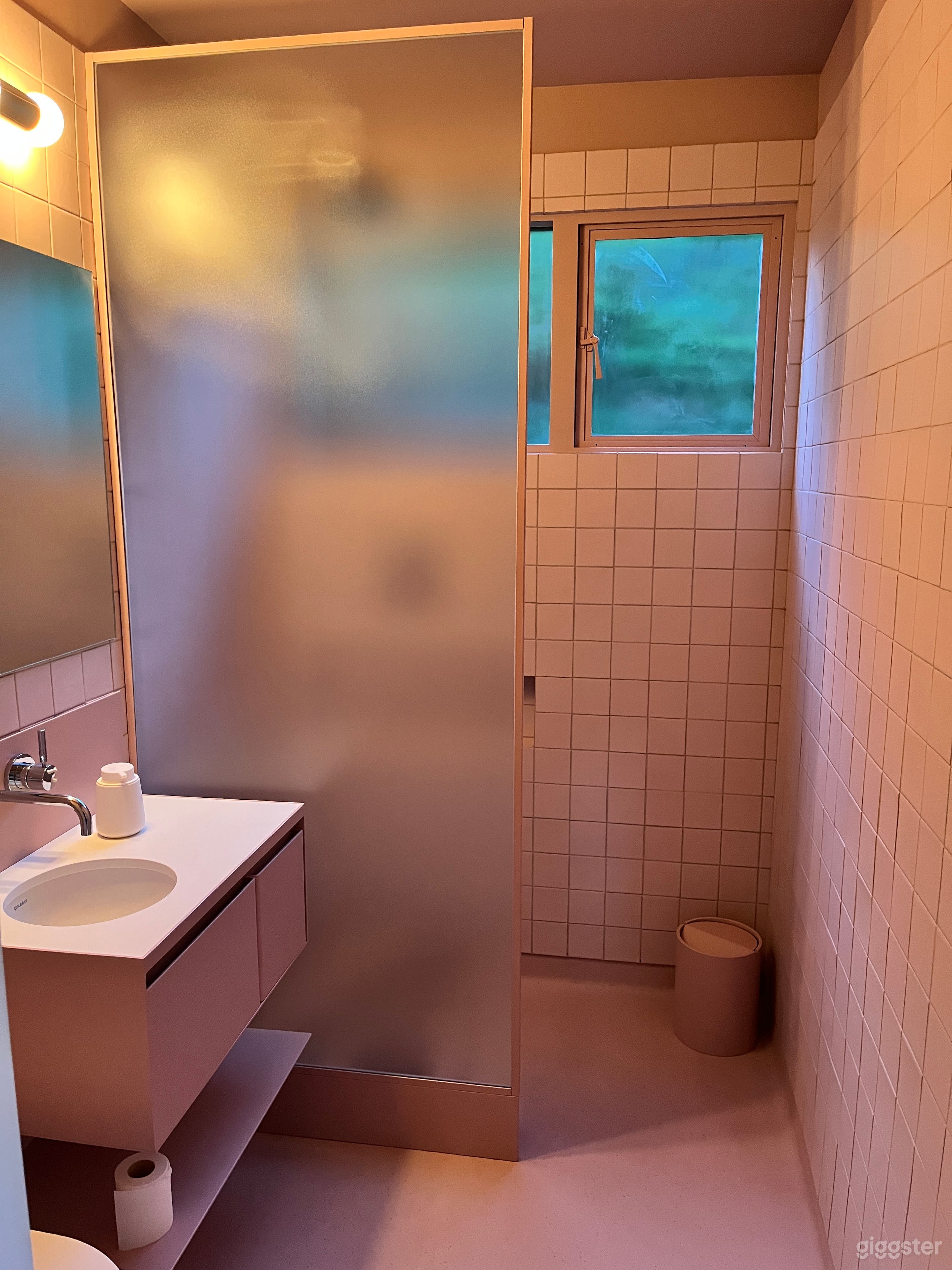 Mid-century modern with a twist. Photo 3