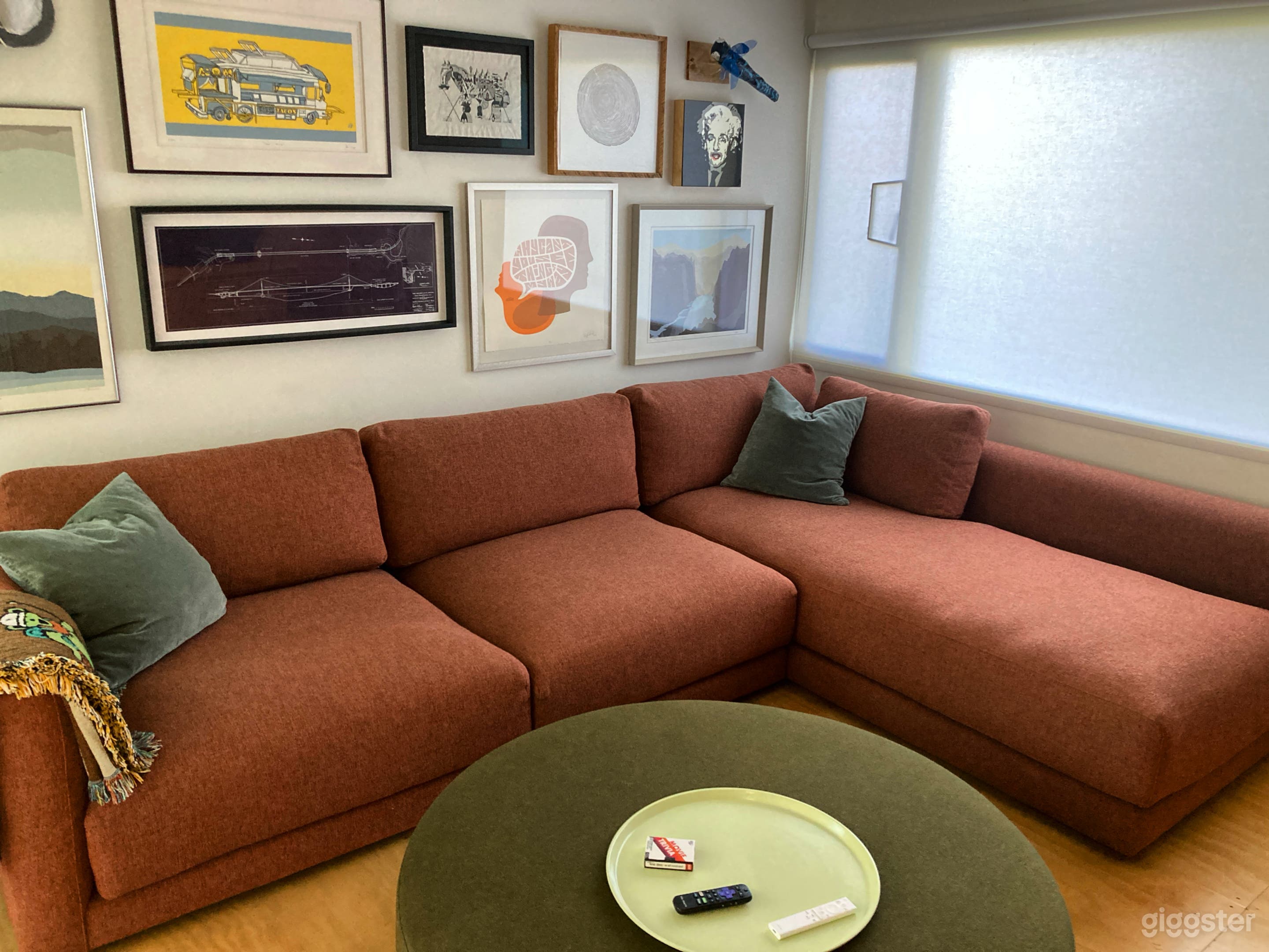 Mid-century modern with a twist. Photo 2