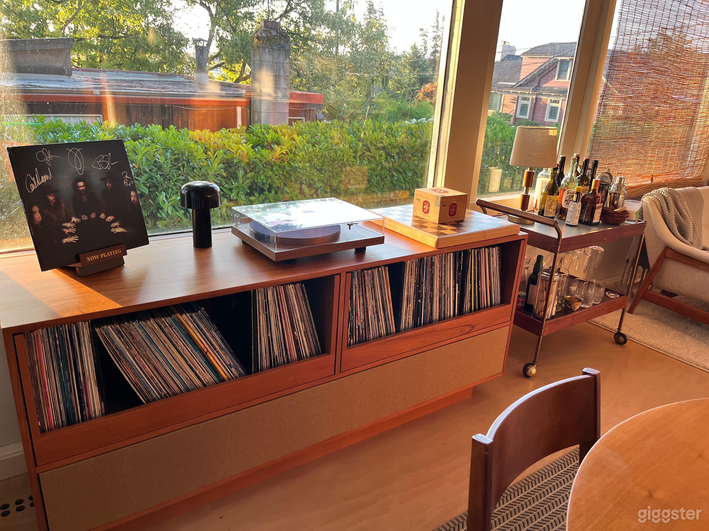 Mid-century modern with a twist. Photo 4