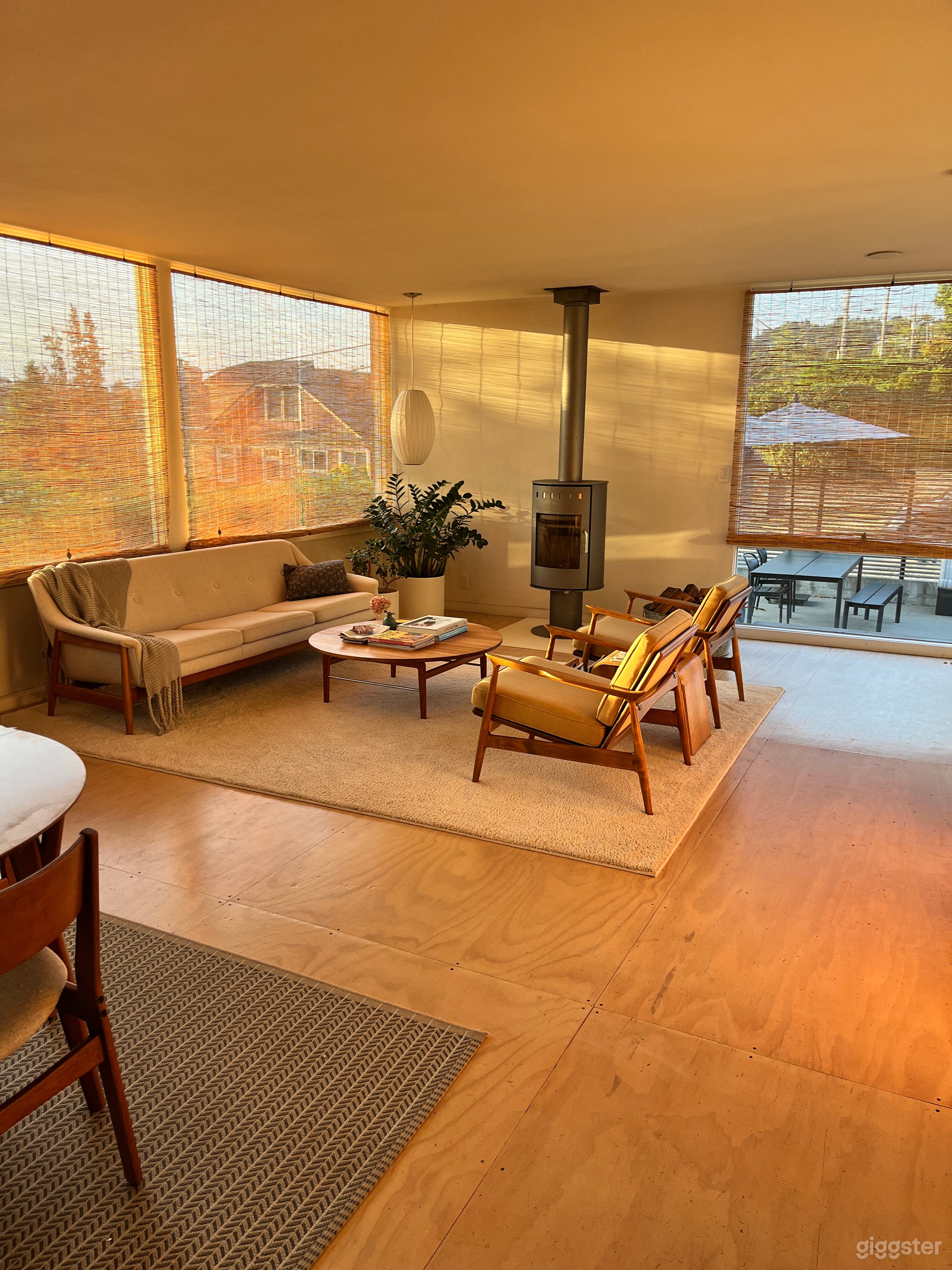 Mid-century modern with a twist. Photo 1