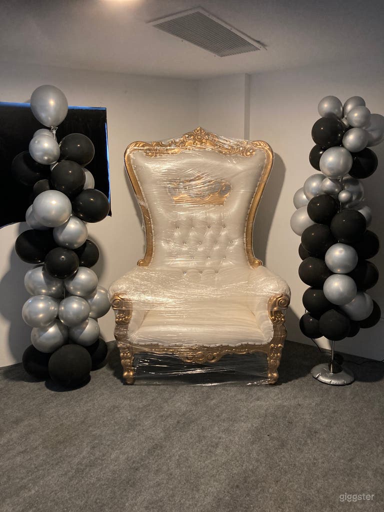  Stage with selected party chair 