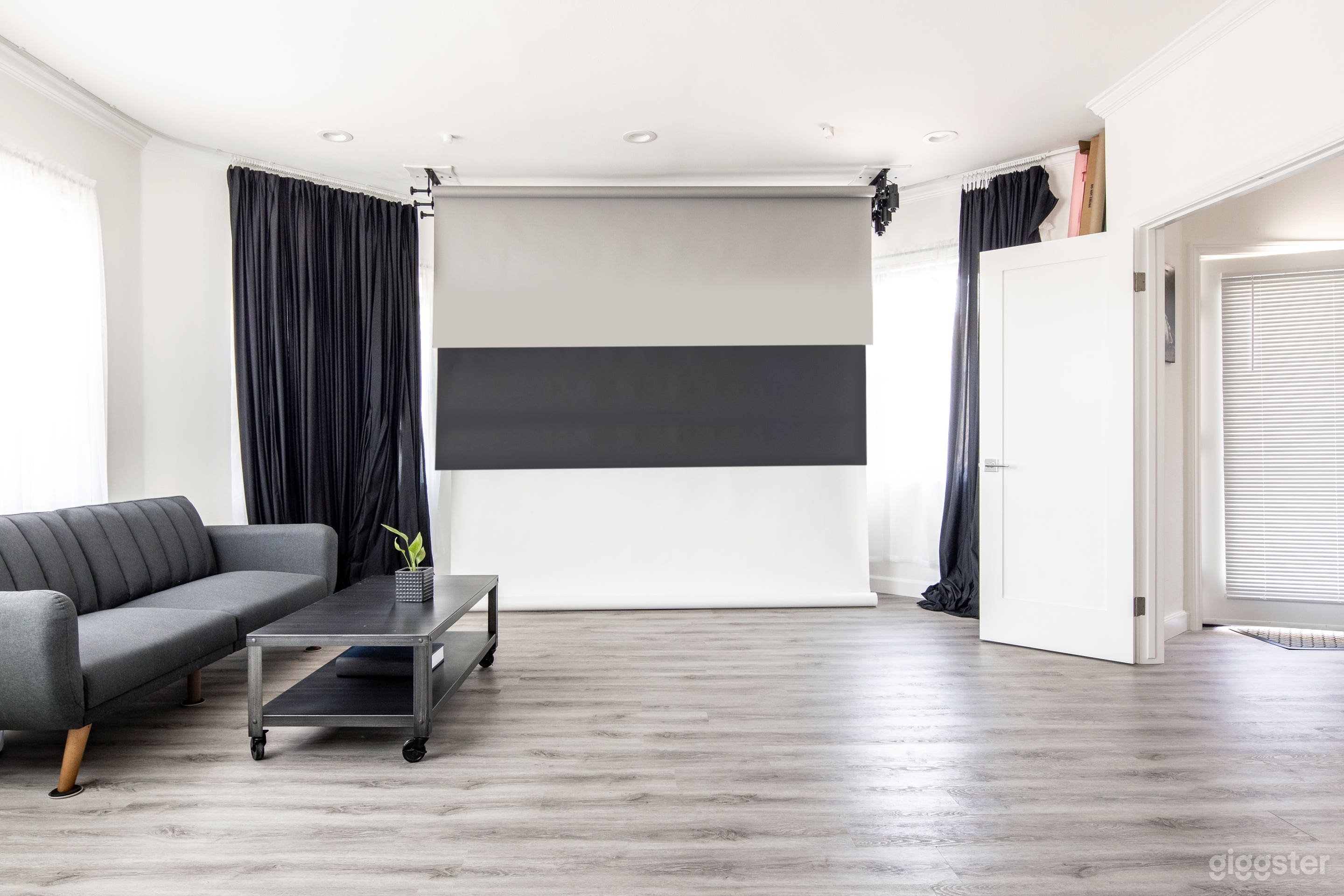 STUDIO A- Versatile Space, Natural Light, Blackout Photo 3